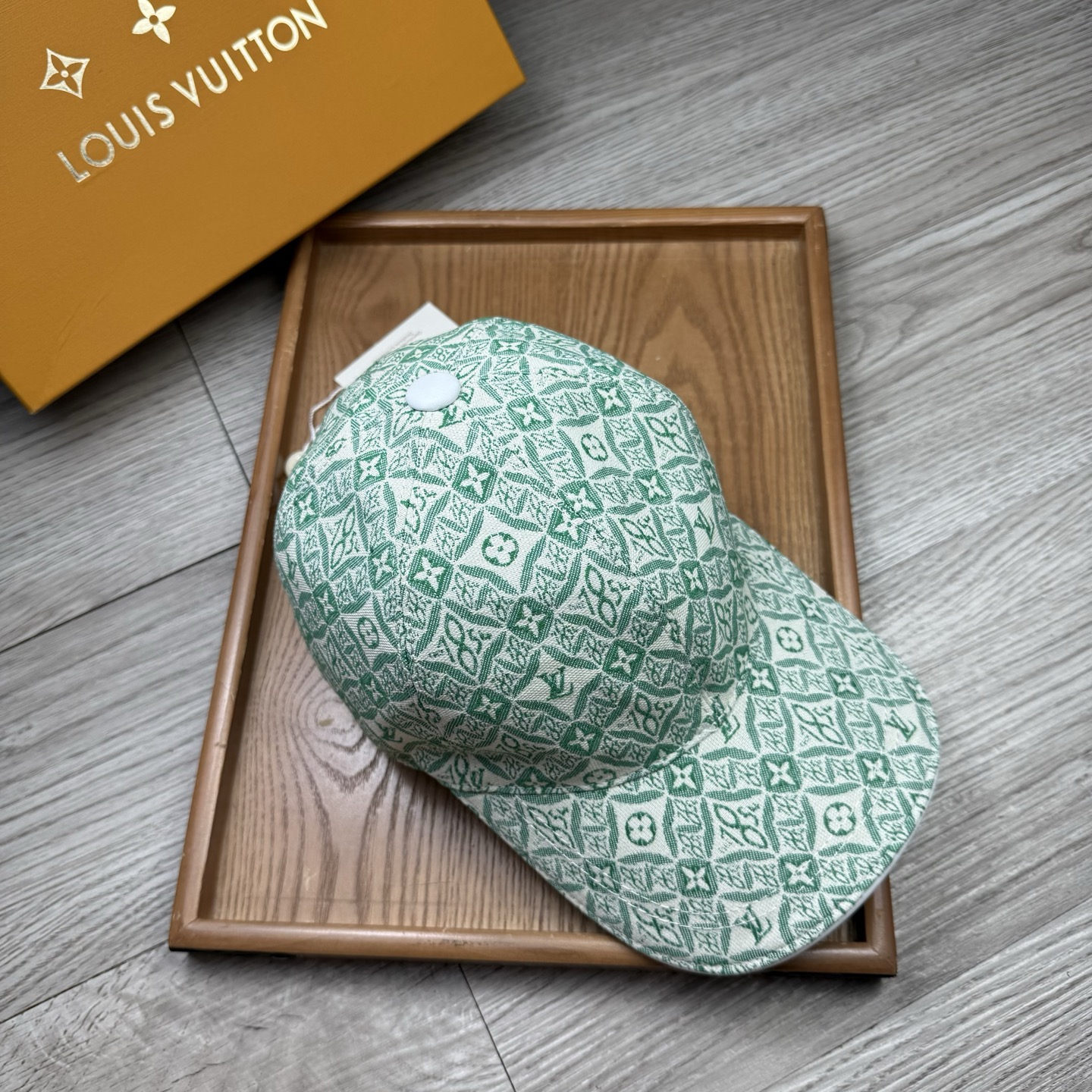 🌹。L家。【超A品质】最新款！时尚潮流，高端做工！每一个帽子都是用心之作！牛津材质！头层牛皮！配盒子、防