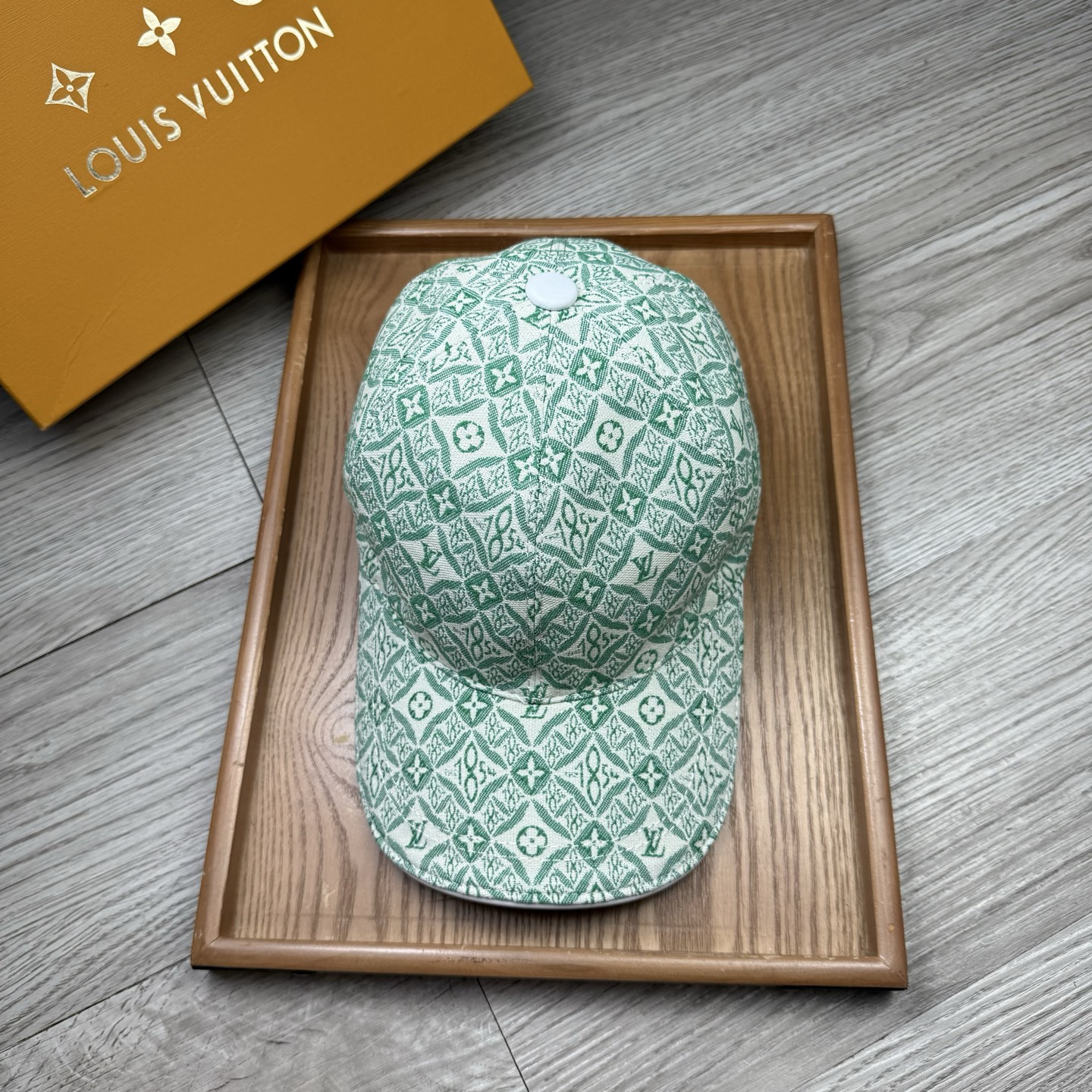 🌹。L家。【超A品质】最新款！时尚潮流，高端做工！每一个帽子都是用心之作！牛津材质！头层牛皮！配盒子、防