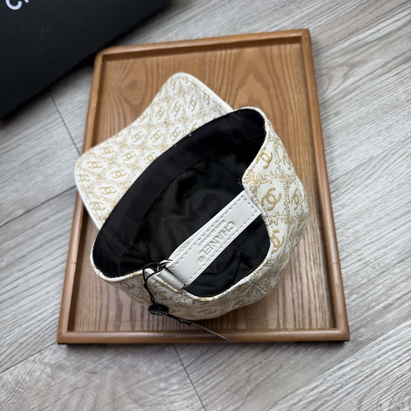 🌹。C家。【超A品质】最新款！时尚潮流，高端做工！每一个帽子都是用心之作！牛津材质！头层牛皮！配盒子、防