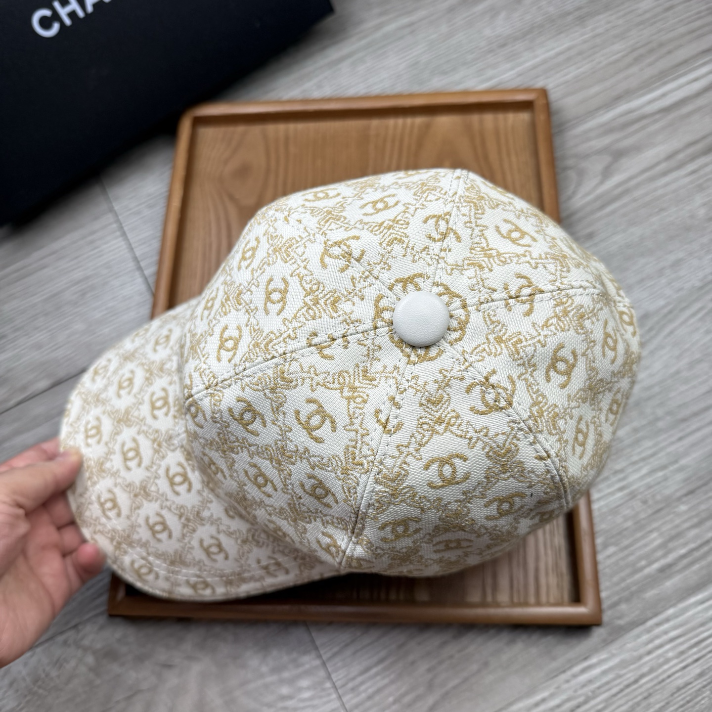 🌹。C家。【超A品质】最新款！时尚潮流，高端做工！每一个帽子都是用心之作！牛津材质！头层牛皮！配盒子、防