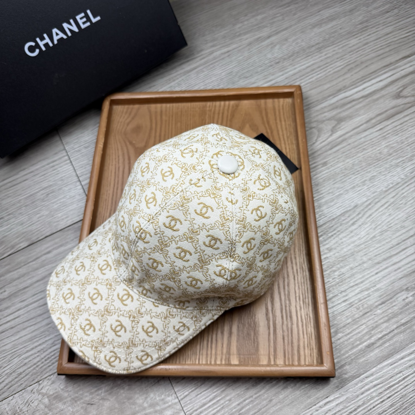 🌹。C家。【超A品质】最新款！时尚潮流，高端做工！每一个帽子都是用心之作！牛津材质！头层牛皮！配盒子、防