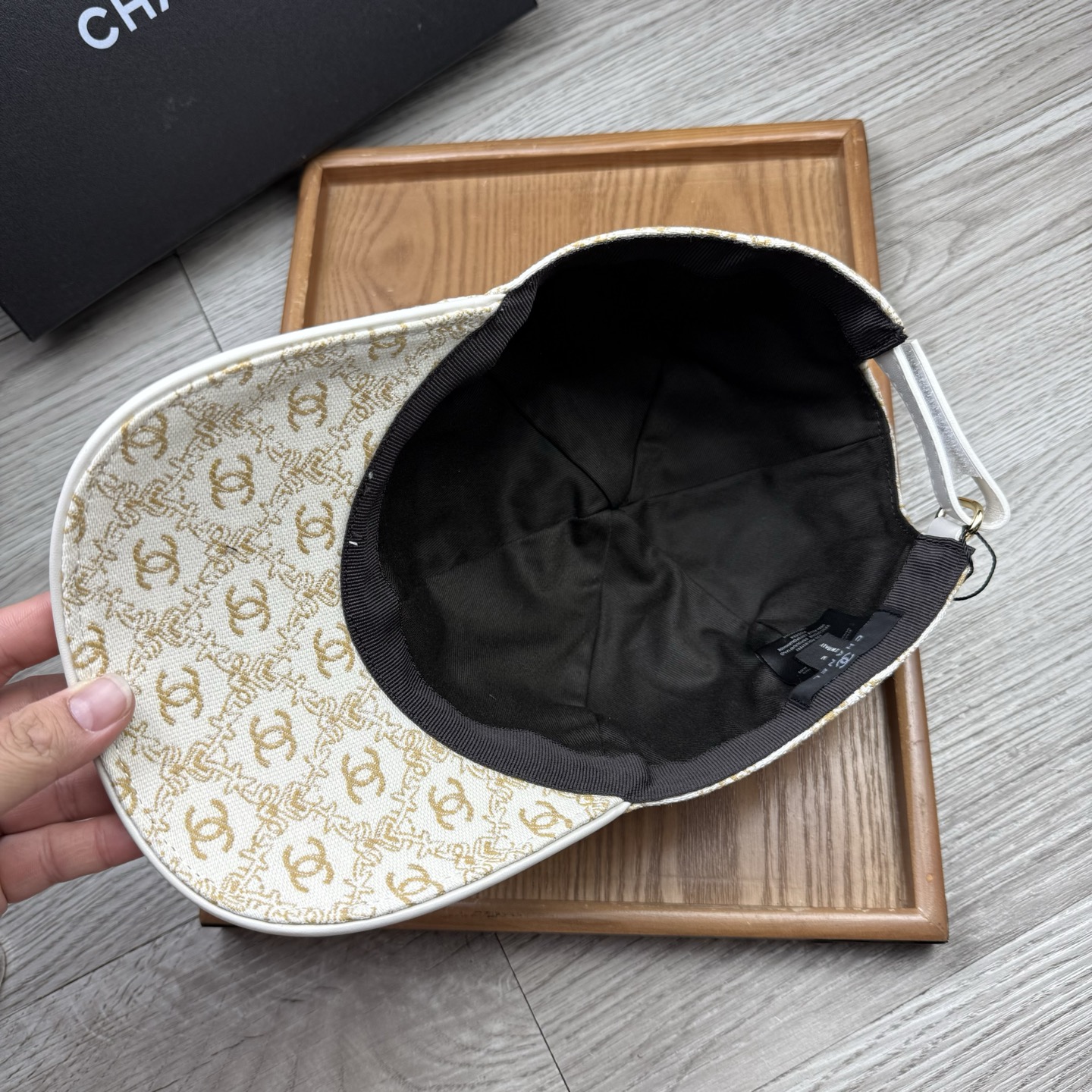 🌹。C家。【超A品质】最新款！时尚潮流，高端做工！每一个帽子都是用心之作！牛津材质！头层牛皮！配盒子、防