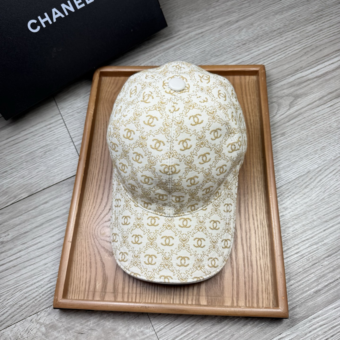 🌹。C家。【超A品质】最新款！时尚潮流，高端做工！每一个帽子都是用心之作！牛津材质！头层牛皮！配盒子、防