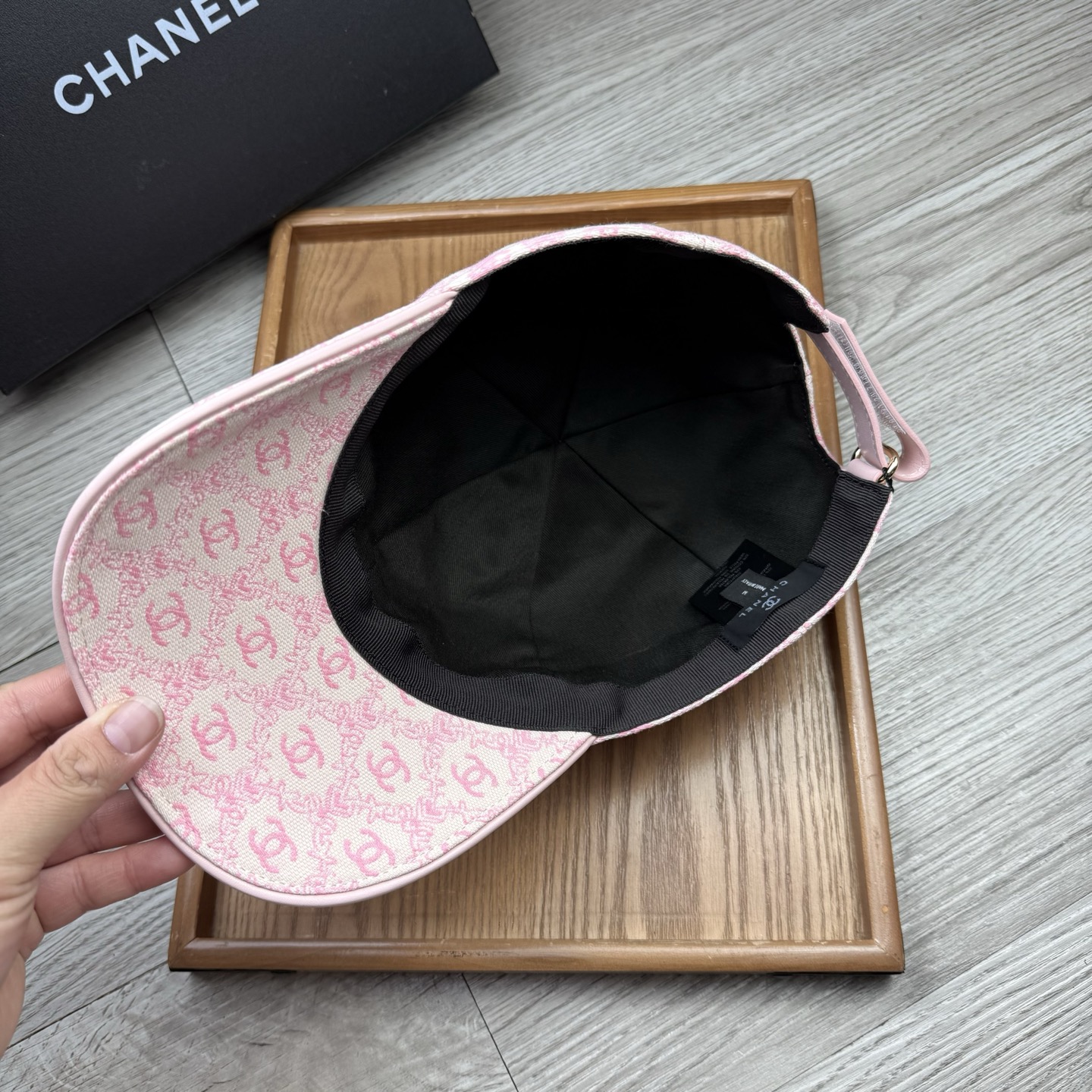 🌹。C家。【超A品质】最新款！时尚潮流，高端做工！每一个帽子都是用心之作！牛津材质！头层牛皮！配盒子、防