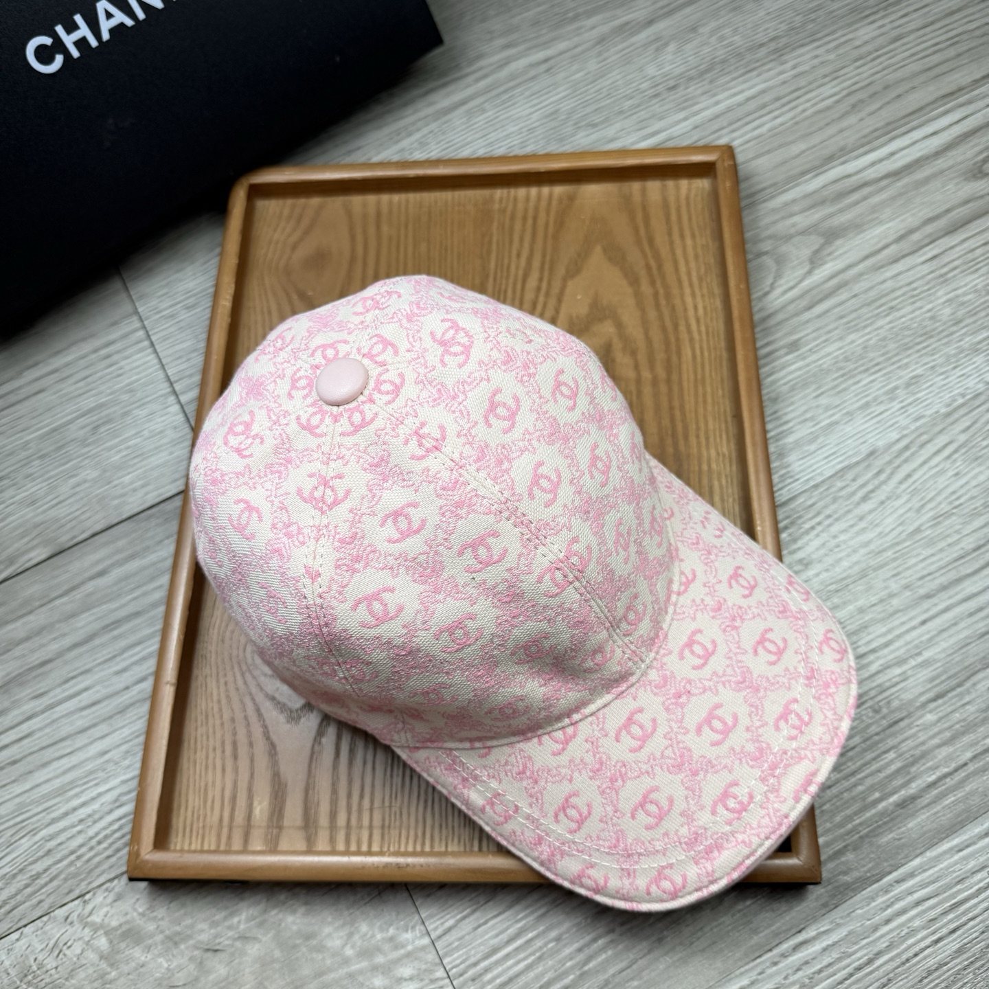 🌹。C家。【超A品质】最新款！时尚潮流，高端做工！每一个帽子都是用心之作！牛津材质！头层牛皮！配盒子、防