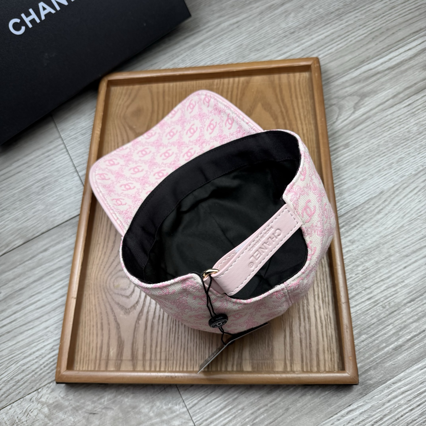 🌹。C家。【超A品质】最新款！时尚潮流，高端做工！每一个帽子都是用心之作！牛津材质！头层牛皮！配盒子、防