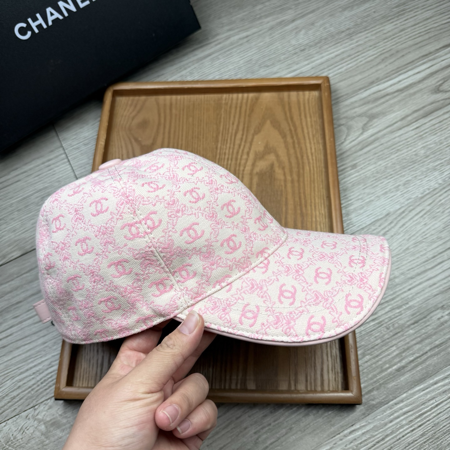 🌹。C家。【超A品质】最新款！时尚潮流，高端做工！每一个帽子都是用心之作！牛津材质！头层牛皮！配盒子、防