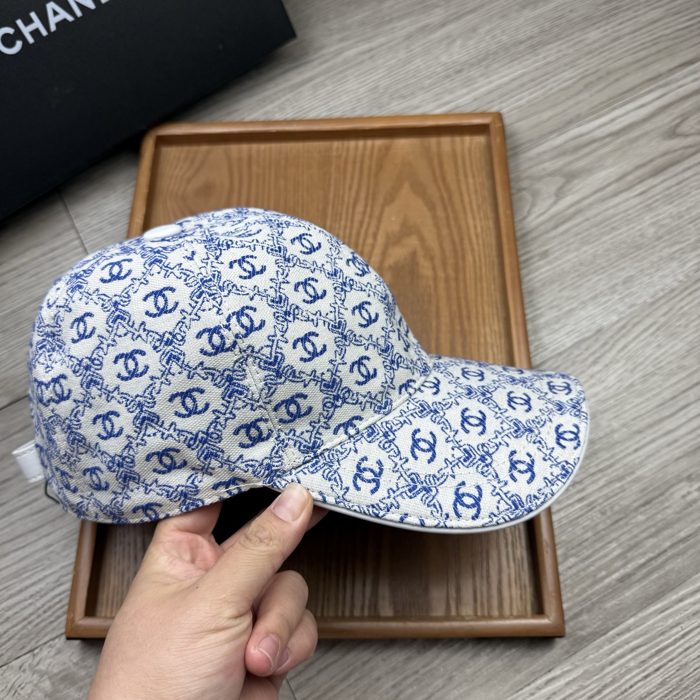 🌹。C家。【超A品质】最新款！时尚潮流，高端做工！每一个帽子都是用心之作！牛津材质！头层牛皮！配盒子、防