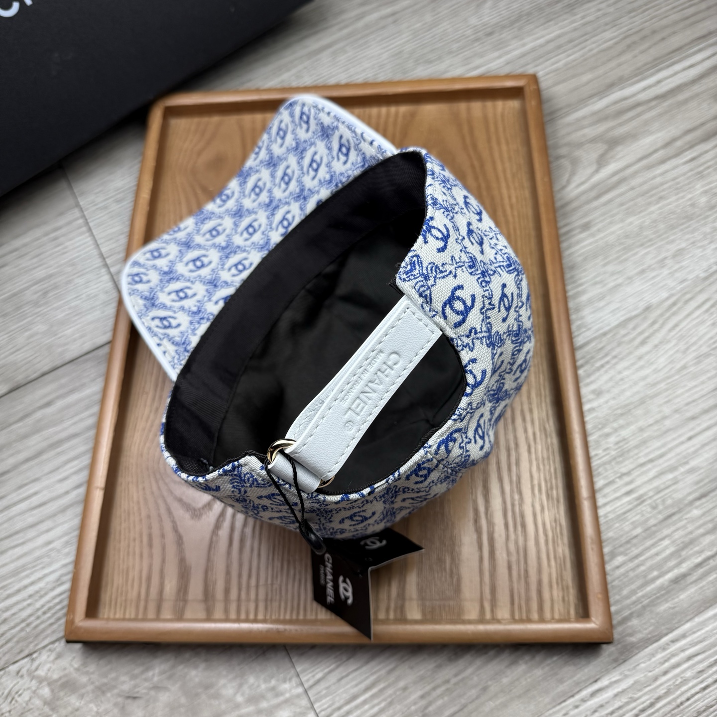 🌹。C家。【超A品质】最新款！时尚潮流，高端做工！每一个帽子都是用心之作！牛津材质！头层牛皮！配盒子、防