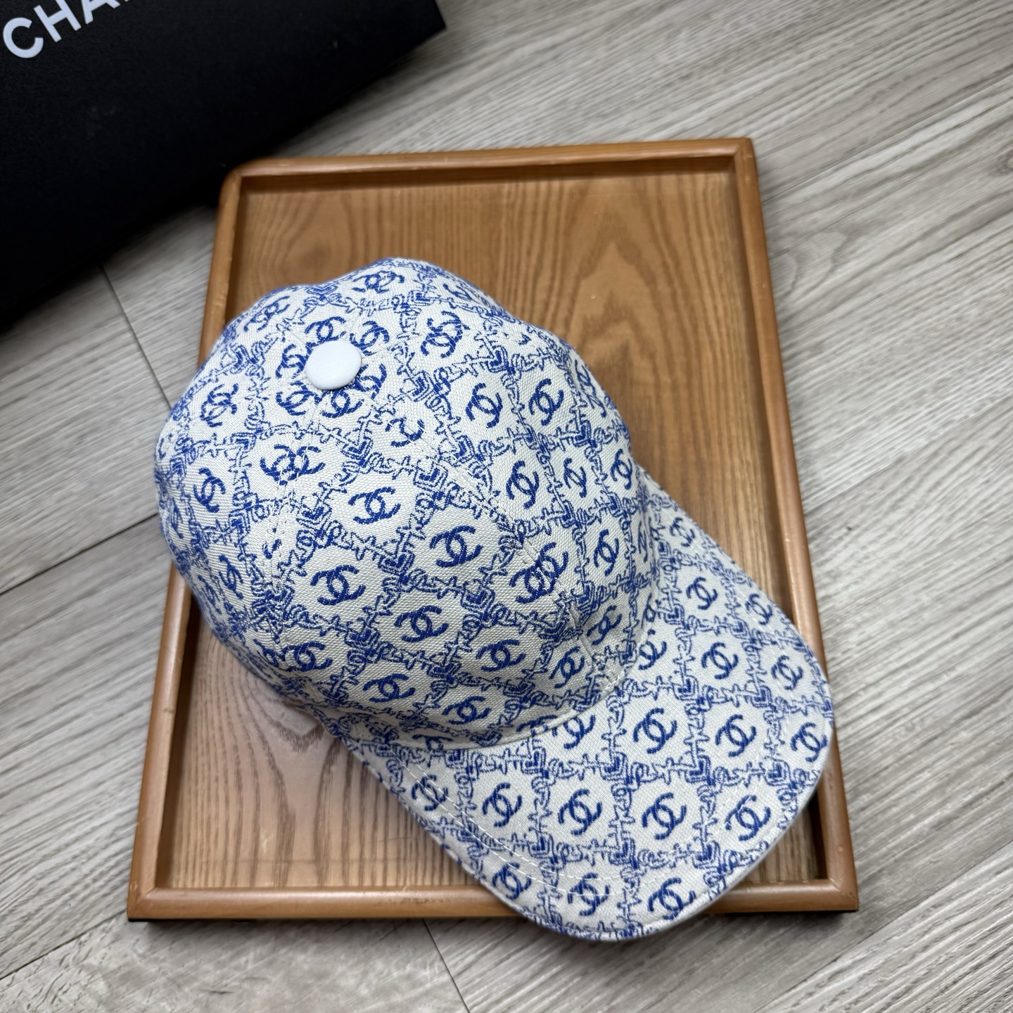 🌹。C家。【超A品质】最新款！时尚潮流，高端做工！每一个帽子都是用心之作！牛津材质！头层牛皮！配盒子、防