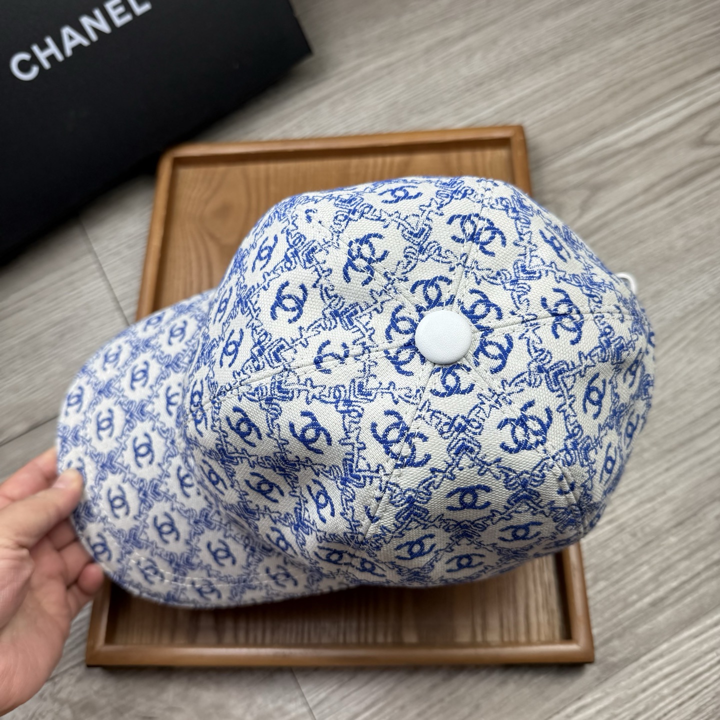 🌹。C家。【超A品质】最新款！时尚潮流，高端做工！每一个帽子都是用心之作！牛津材质！头层牛皮！配盒子、防