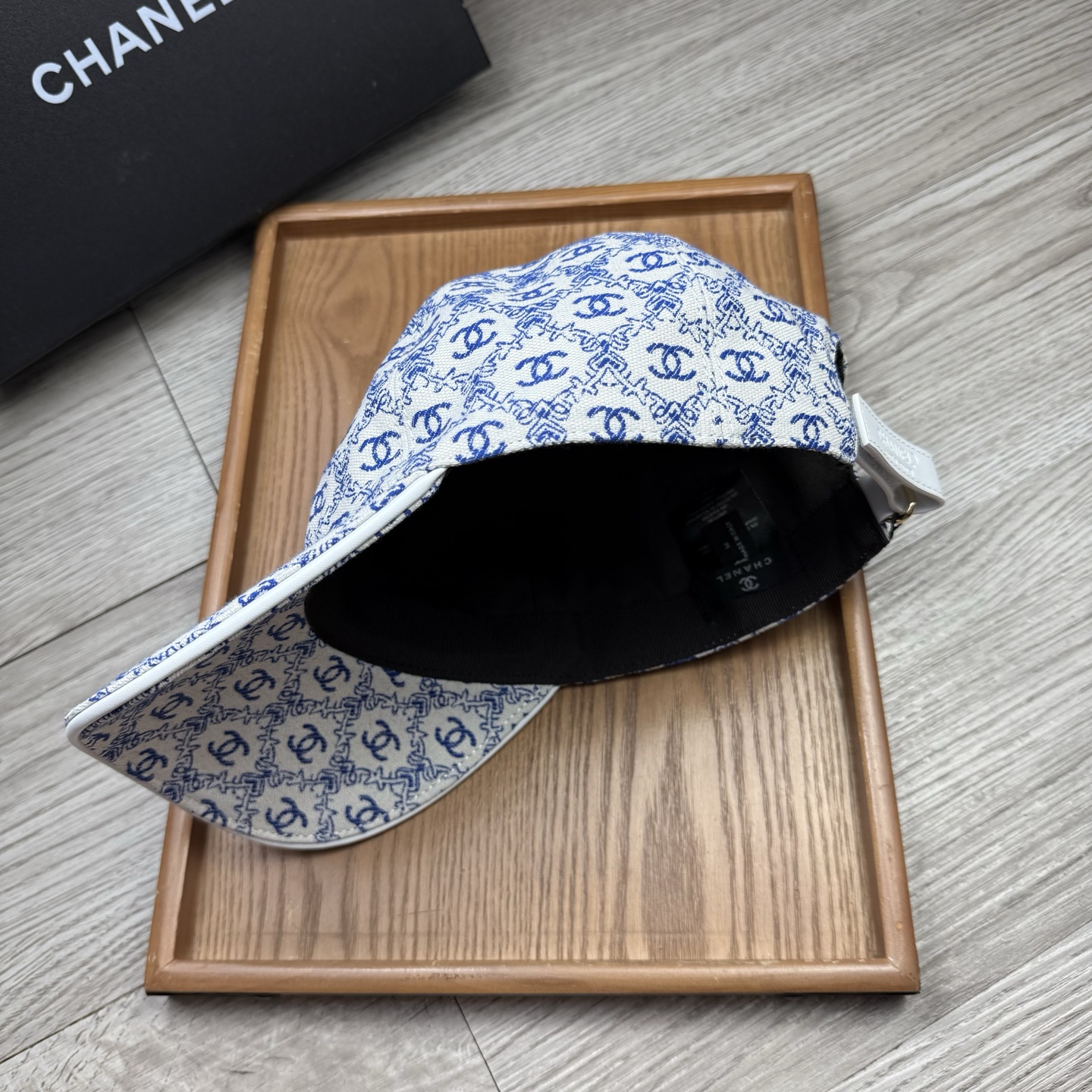 🌹。C家。【超A品质】最新款！时尚潮流，高端做工！每一个帽子都是用心之作！牛津材质！头层牛皮！配盒子、防