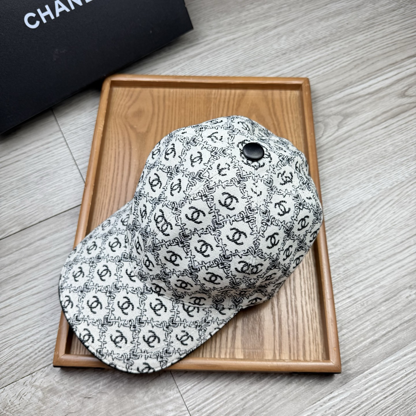 🌹。C家。【超A品质】最新款！时尚潮流，高端做工！每一个帽子都是用心之作！牛津材质！头层牛皮！配盒子、防