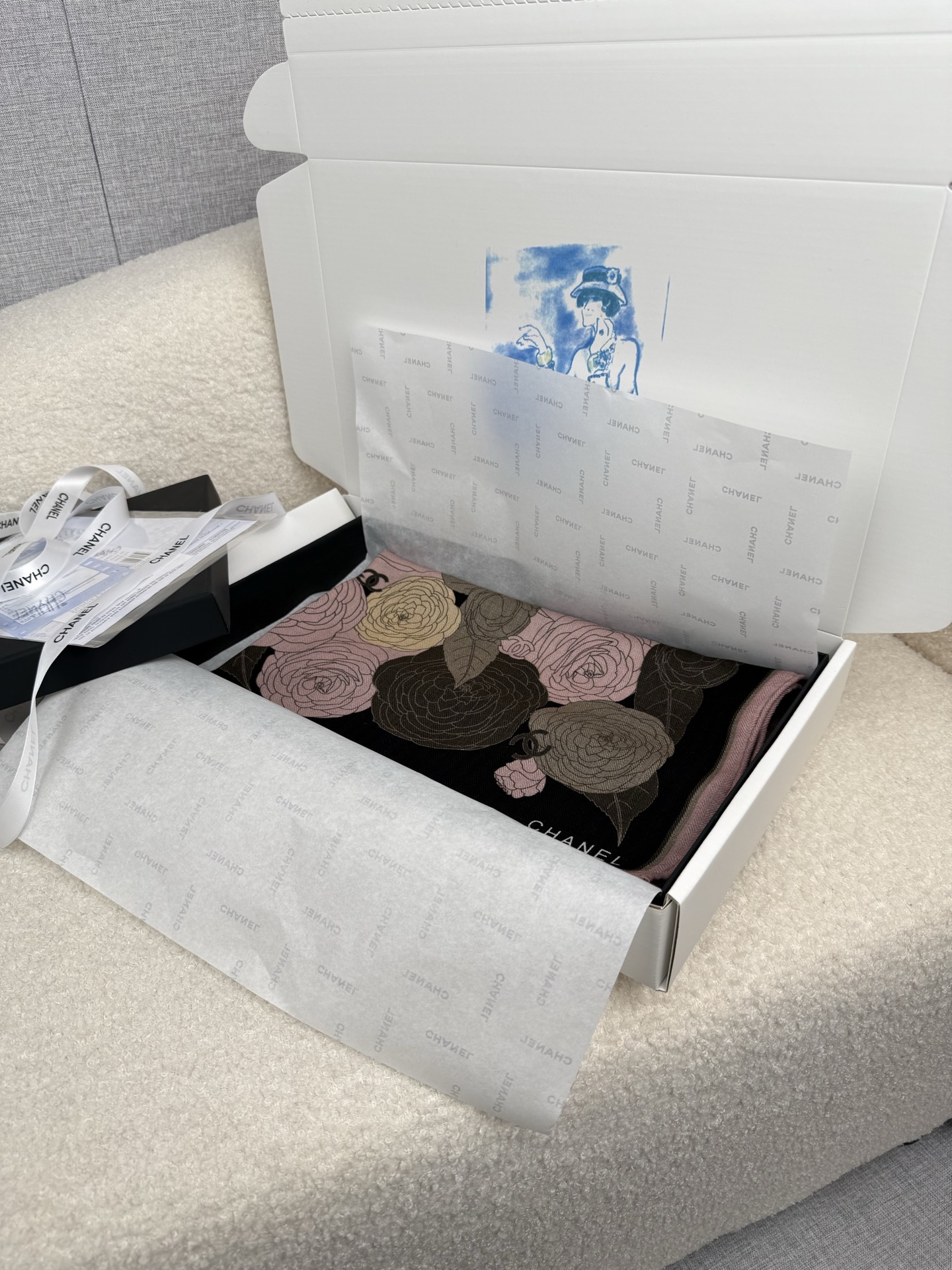 。C家。【黑粉色】Chanel超经典山茶花，买了都说好看‼️推荐💕顶级工艺超值‼️专柜爆款❗️立体呈现图