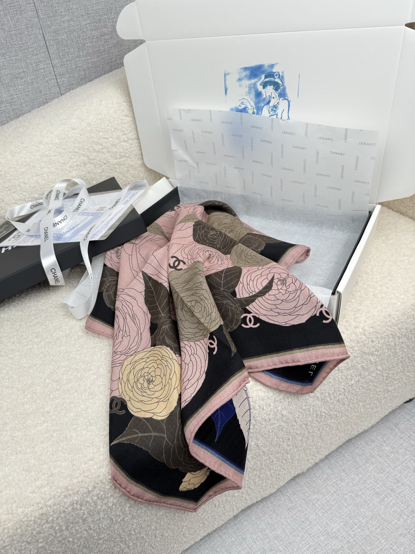 。C家。【黑粉色】Chanel超经典山茶花，买了都说好看‼️推荐💕顶级工艺超值‼️专柜爆款❗️立体呈现图