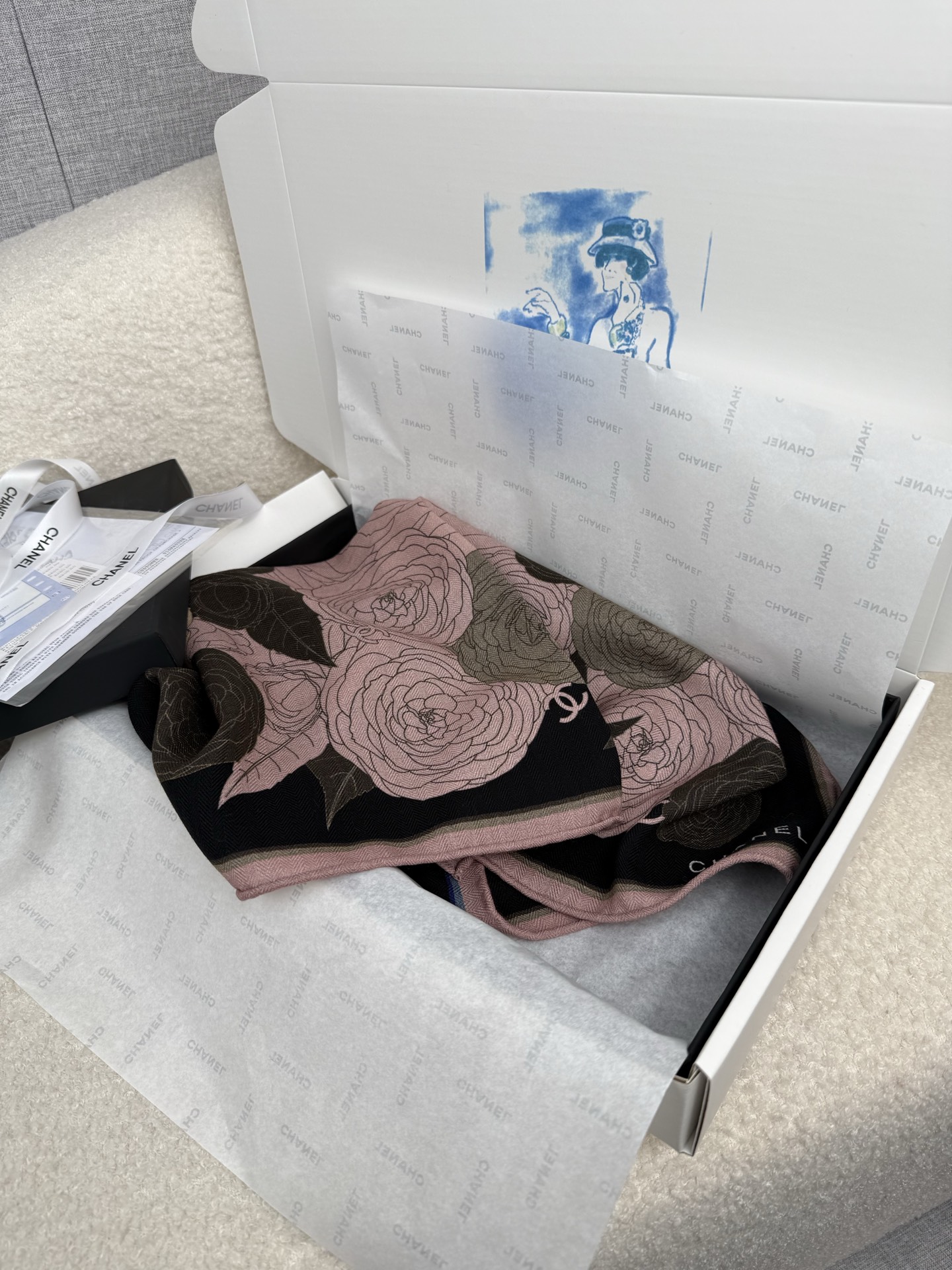 。C家。【黑粉色】Chanel超经典山茶花，买了都说好看‼️推荐💕顶级工艺超值‼️专柜爆款❗️立体呈现图