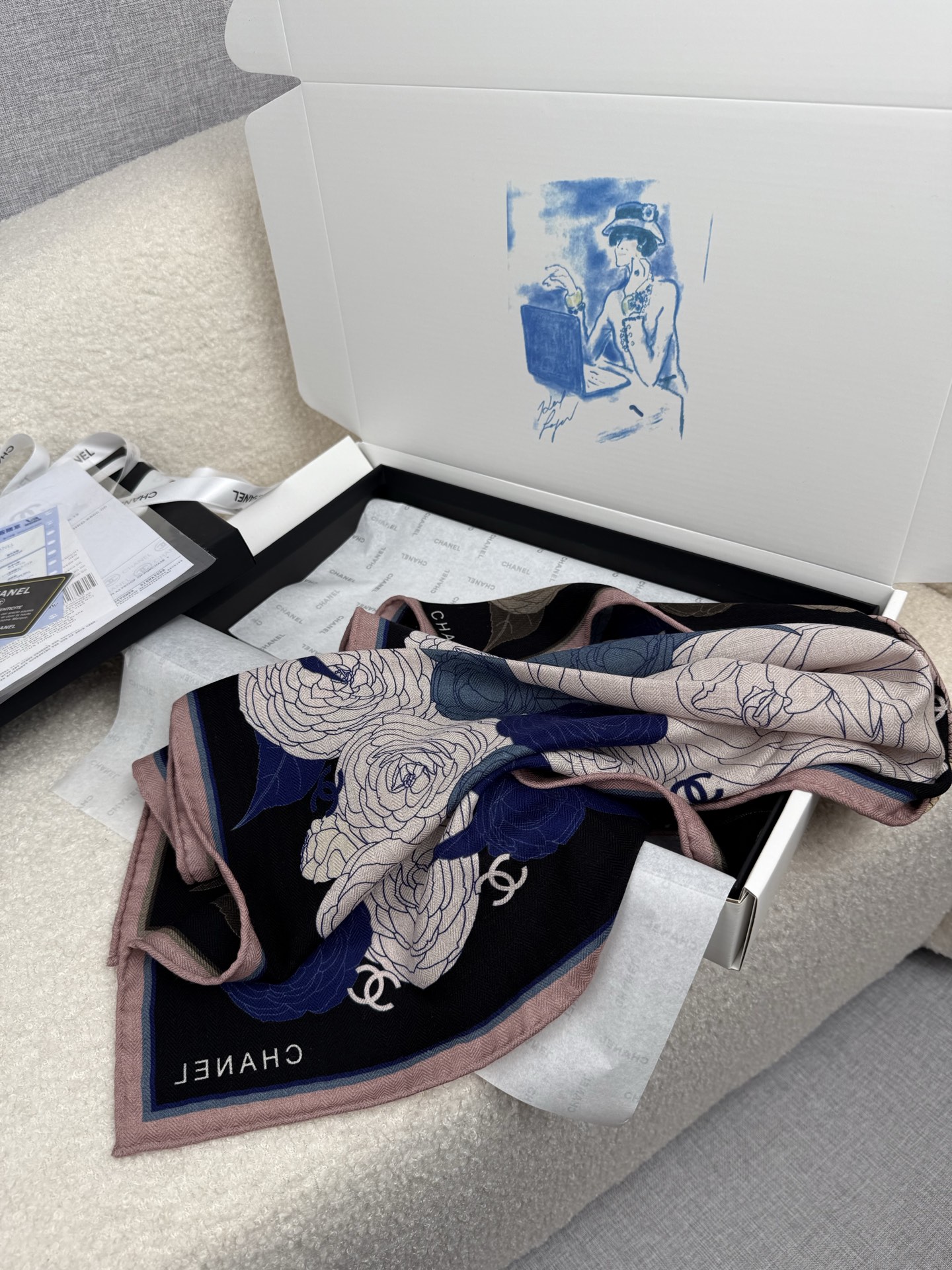 。C家。【黑粉色】Chanel超经典山茶花，买了都说好看‼️推荐💕顶级工艺超值‼️专柜爆款❗️立体呈现图