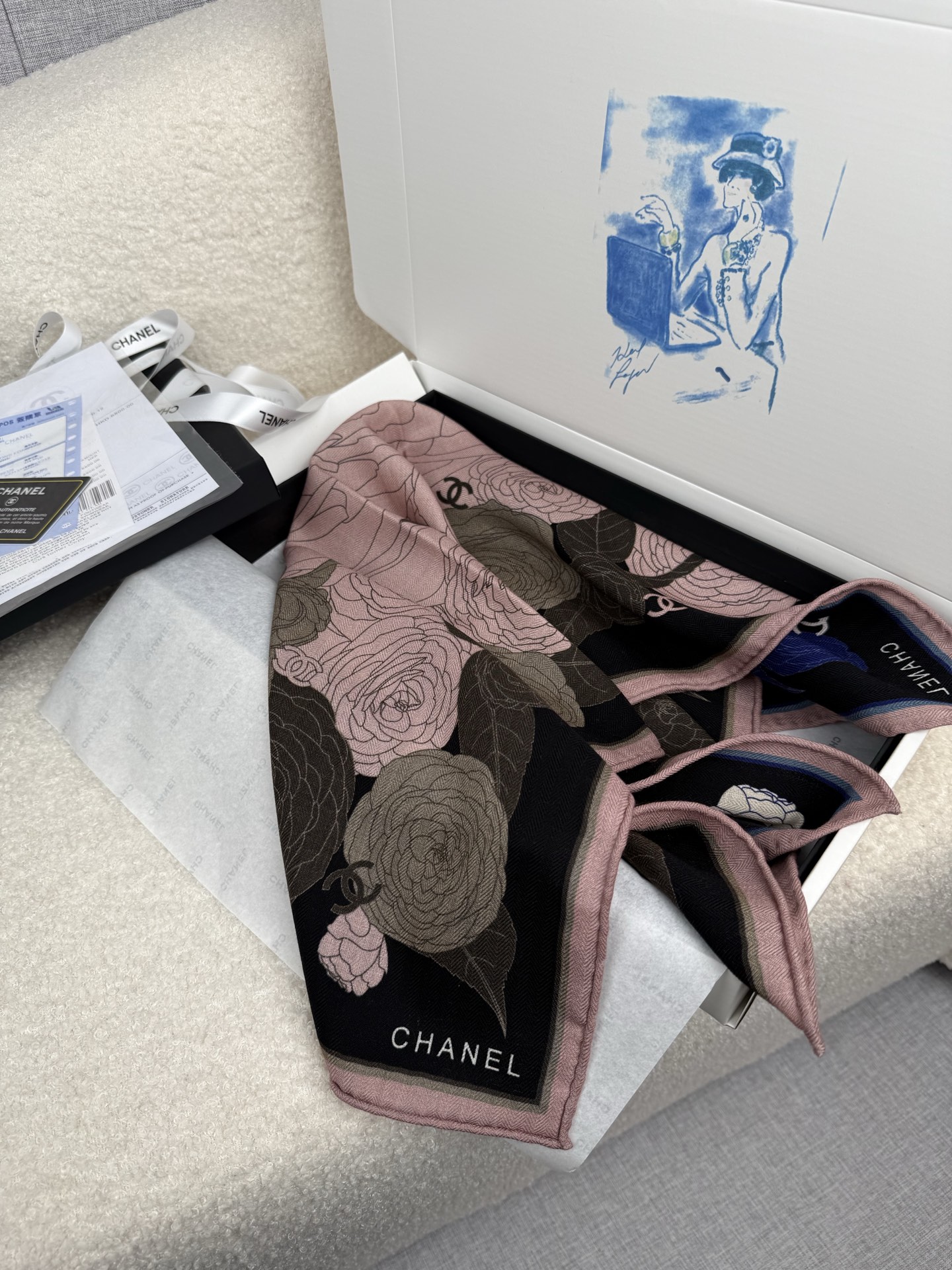 。C家。【黑粉色】Chanel超经典山茶花，买了都说好看‼️推荐💕顶级工艺超值‼️专柜爆款❗️立体呈现图