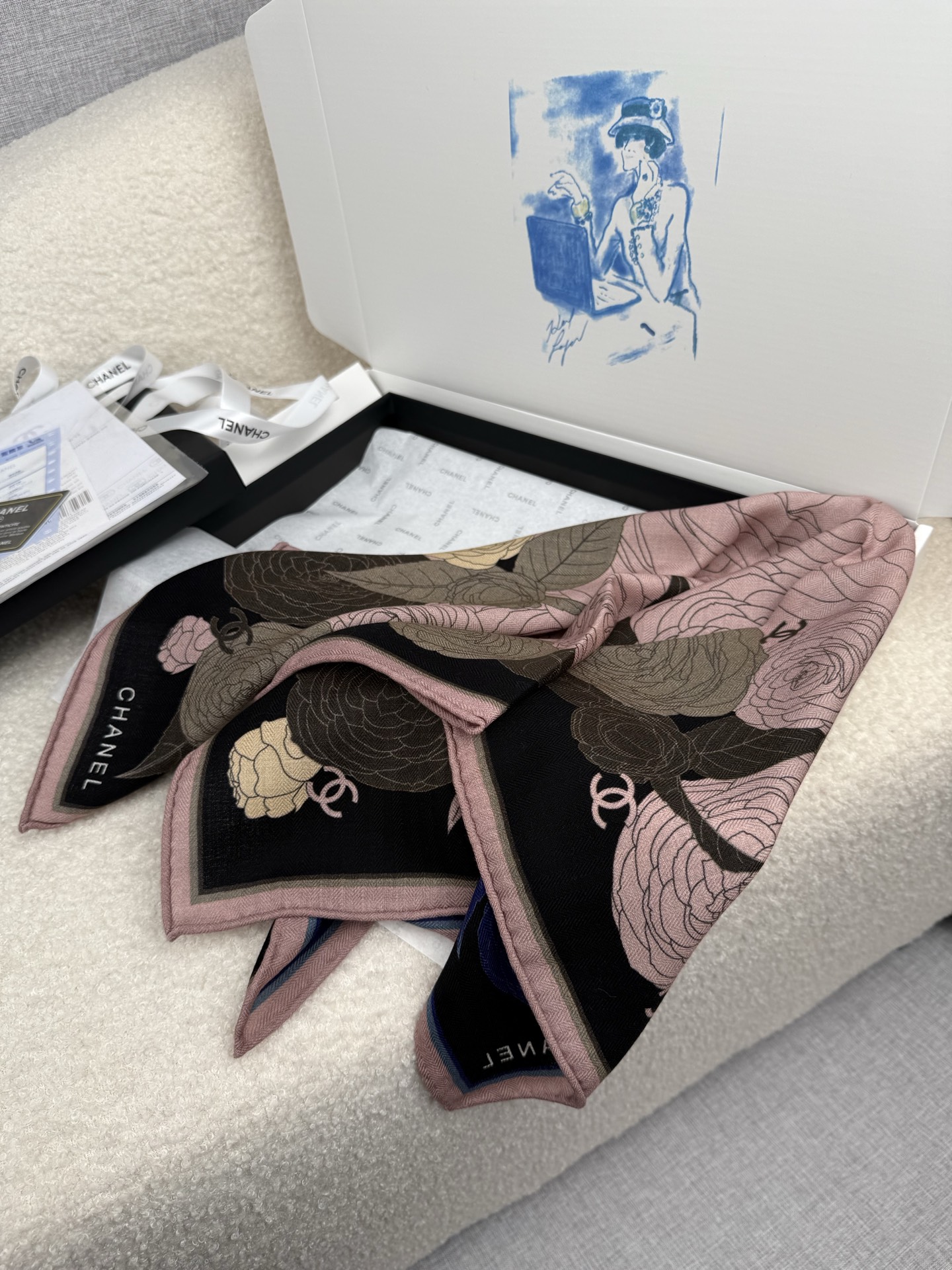 。C家。【黑粉色】Chanel超经典山茶花，买了都说好看‼️推荐💕顶级工艺超值‼️专柜爆款❗️立体呈现图