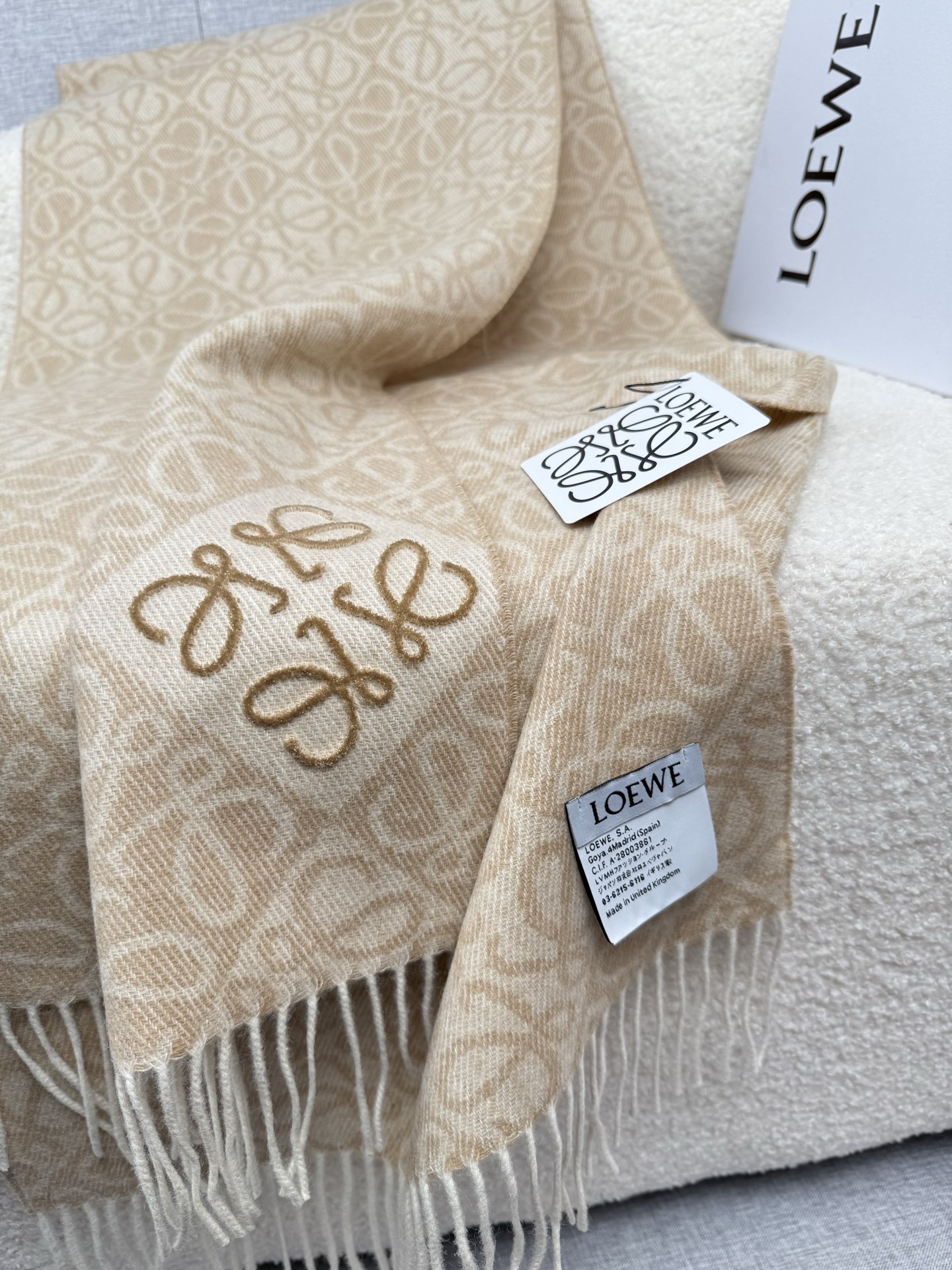 P。Loewe。【棋盘格-植绒-刺绣】罗意威logo围巾出新款啦! LOEWE全新logo围巾一深一浅交