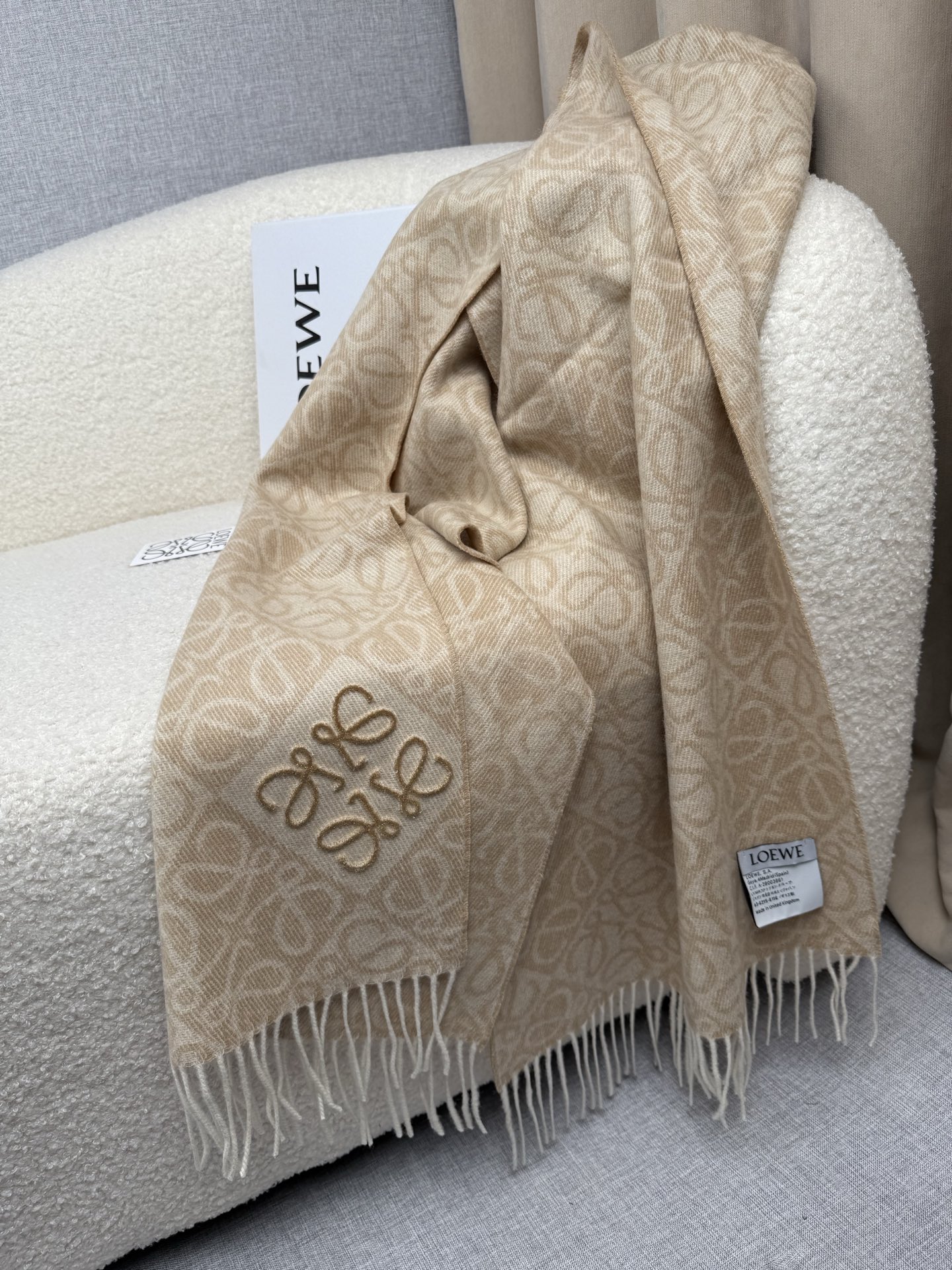 P。Loewe。【棋盘格-植绒-刺绣】罗意威logo围巾出新款啦! LOEWE全新logo围巾一深一浅交