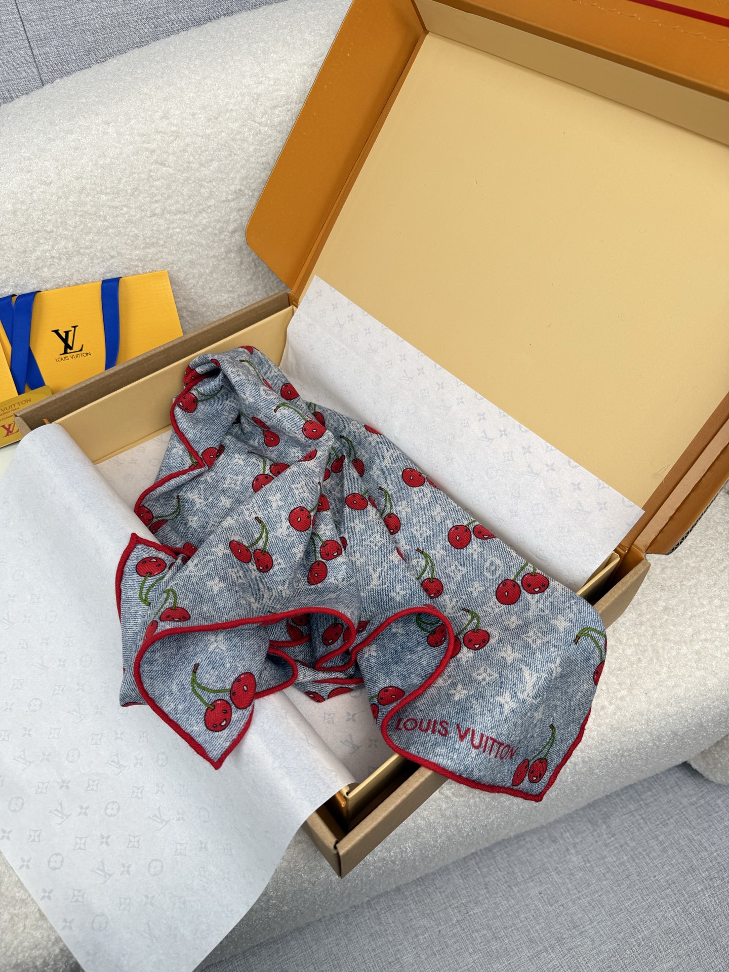 。L家。【lv&村上隆联名】真的敲好看‼️推荐💕顶级工艺超值‼️专柜爆款❗️立体呈现图案纹路实物档次极高