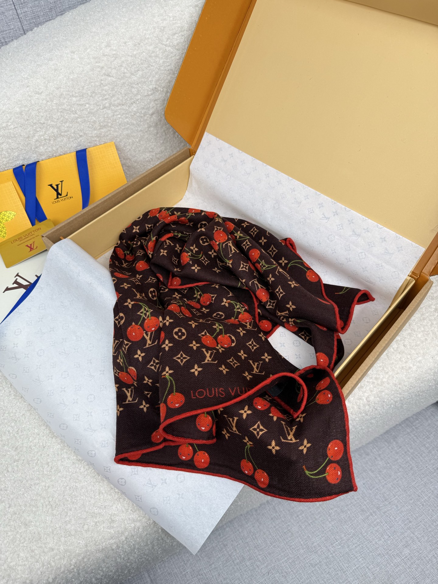 。L家。【lv&村上隆联名】真的敲好看‼️推荐💕顶级工艺超值‼️专柜爆款❗️立体呈现图案纹路实物档次极高