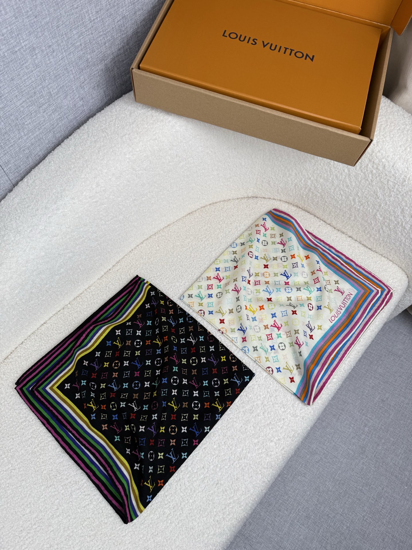 。L家。【lv&村上隆联名】真的敲好看‼️推荐💕顶级工艺超值‼️专柜爆款❗️立体呈现图案纹路实物档次极高