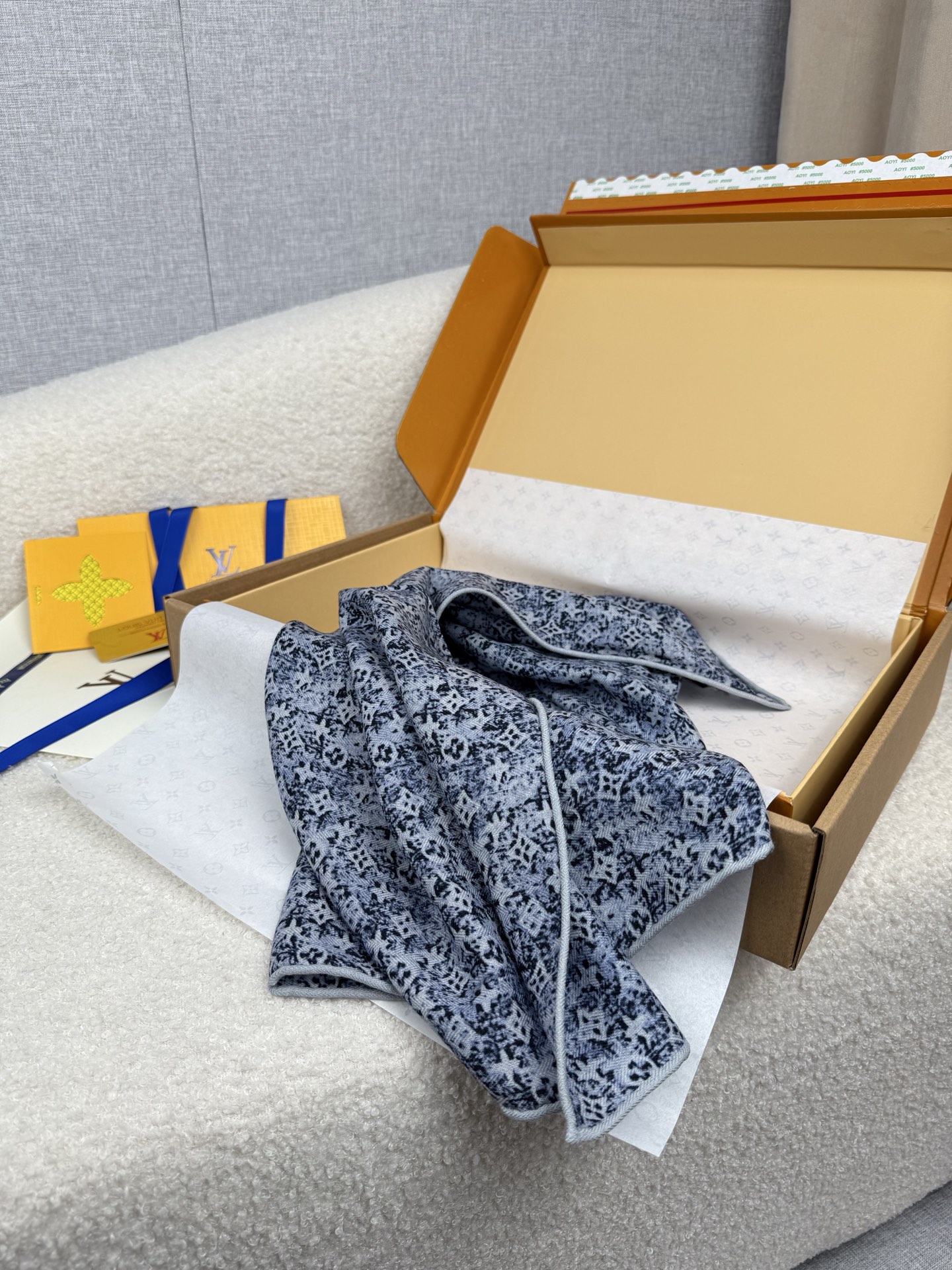 。L家。真的敲好看‼️推荐💕顶级工艺超值‼️专柜爆款❗️立体呈现图案纹路实物档次极高，特殊工艺高端研发惊