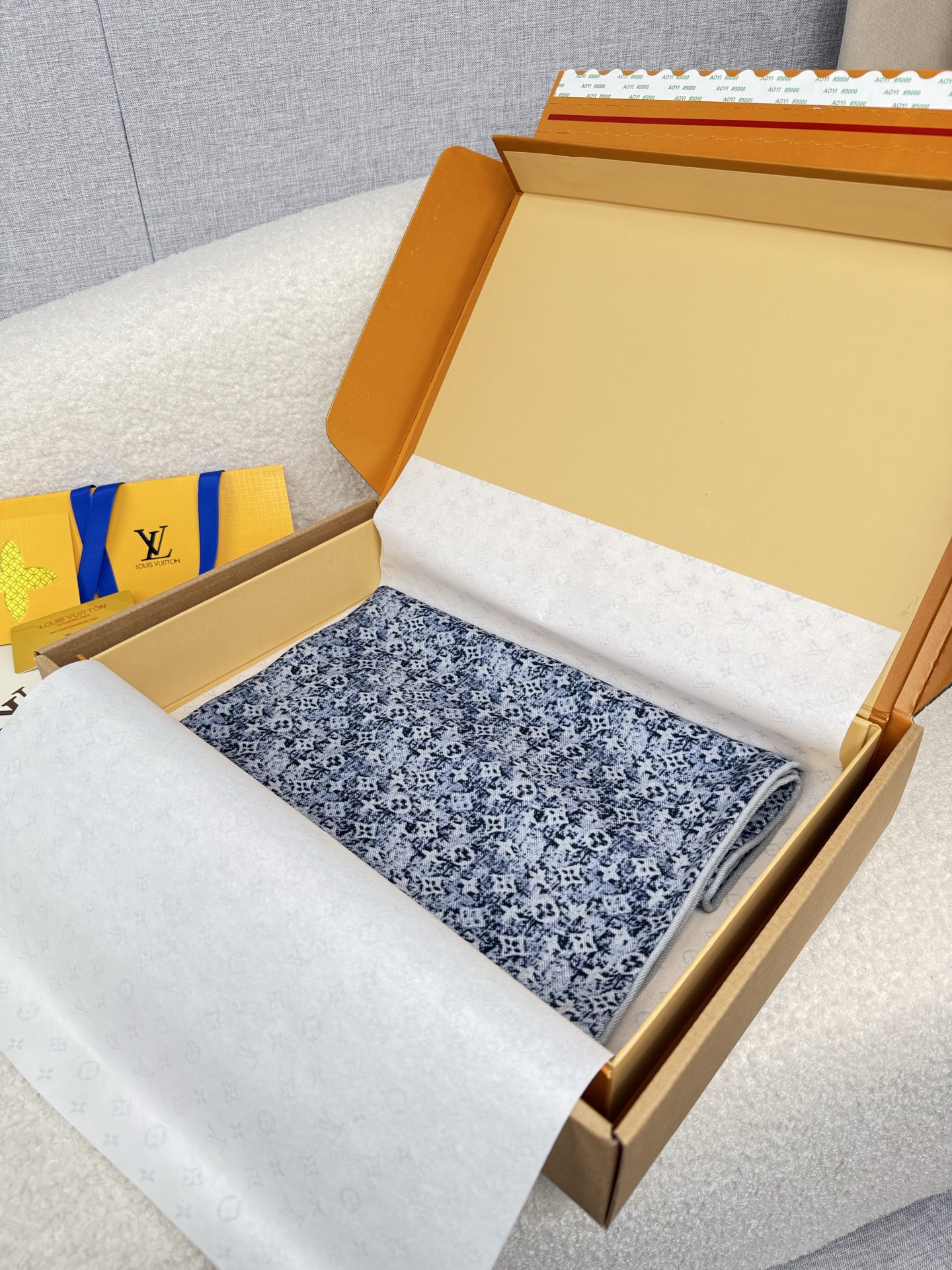 。L家。真的敲好看‼️推荐💕顶级工艺超值‼️专柜爆款❗️立体呈现图案纹路实物档次极高，特殊工艺高端研发惊