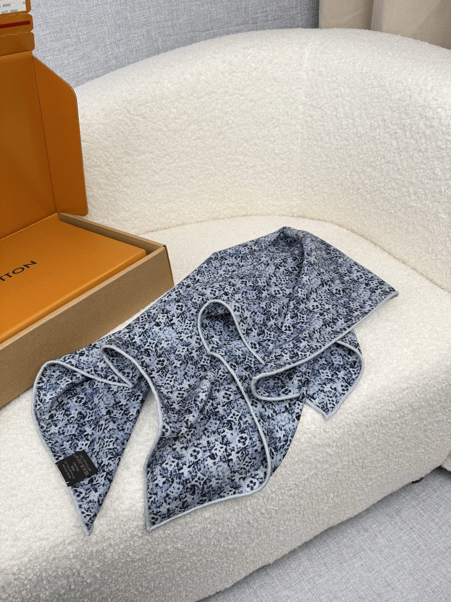 。L家。真的敲好看‼️推荐💕顶级工艺超值‼️专柜爆款❗️立体呈现图案纹路实物档次极高，特殊工艺高端研发惊