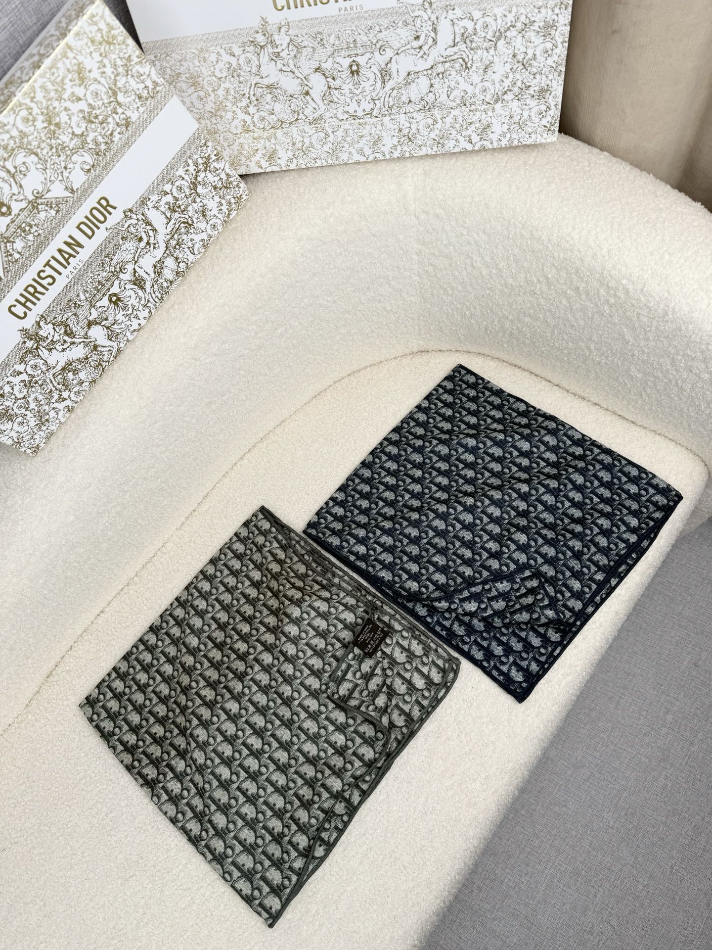 。D奥。真的敲好看‼️推荐💕顶级工艺超值‼️专柜爆款❗️立体呈现图案纹路实物档次极高，特殊工艺高端研发惊