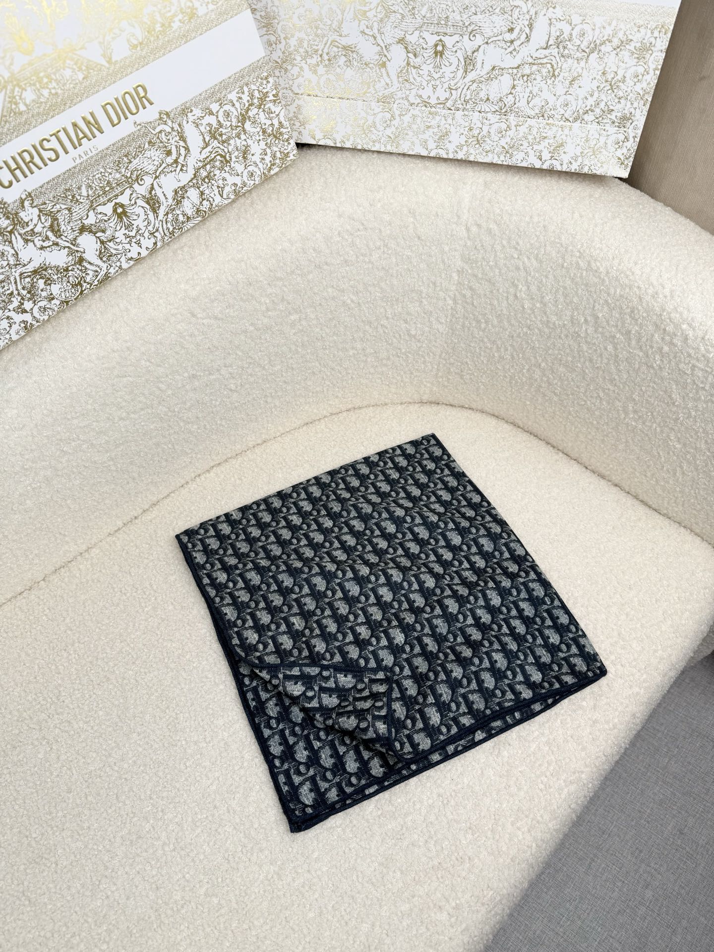 。D奥。真的敲好看‼️推荐💕顶级工艺超值‼️专柜爆款❗️立体呈现图案纹路实物档次极高，特殊工艺高端研发惊