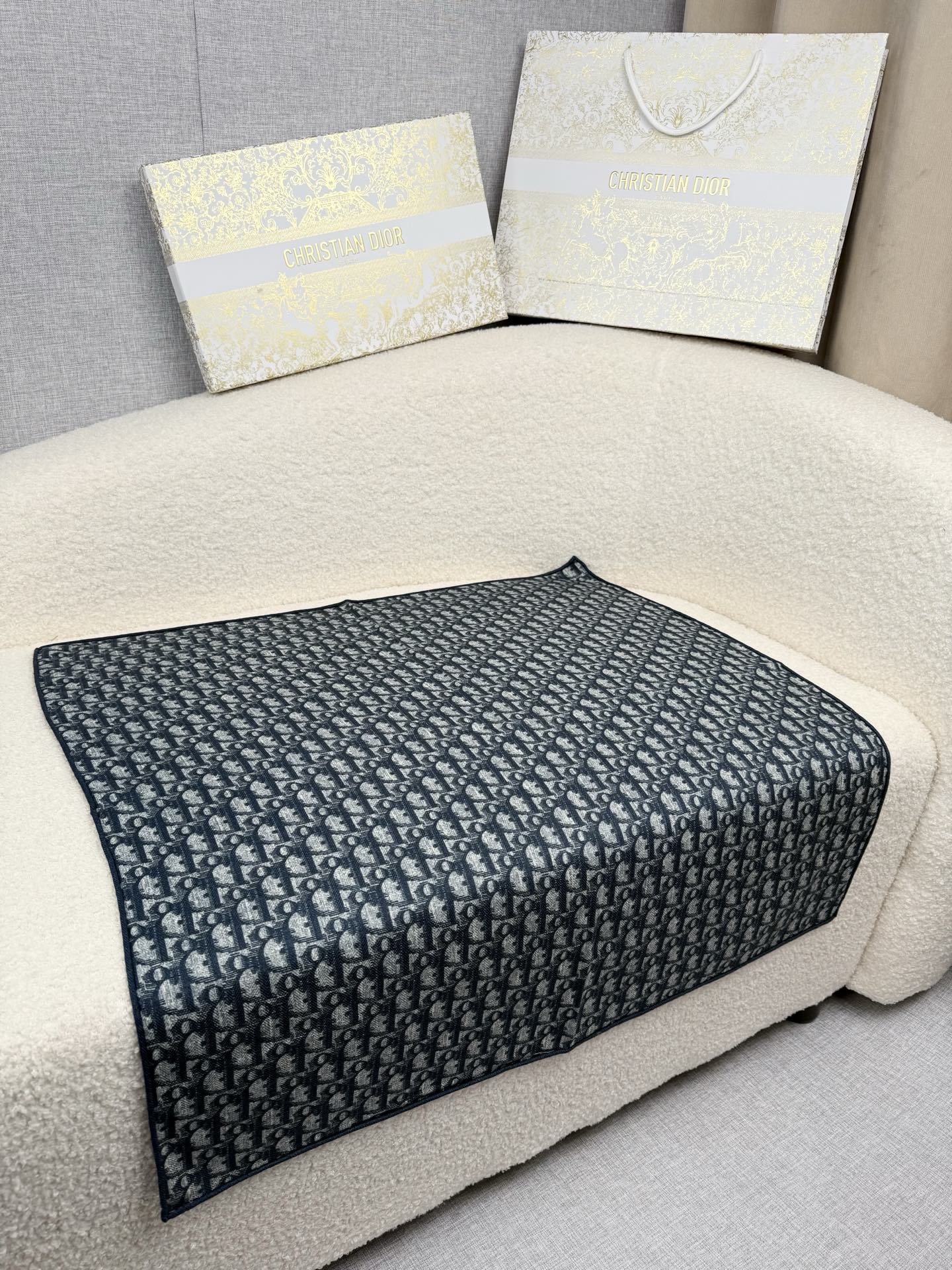 。D奥。真的敲好看‼️推荐💕顶级工艺超值‼️专柜爆款❗️立体呈现图案纹路实物档次极高，特殊工艺高端研发惊