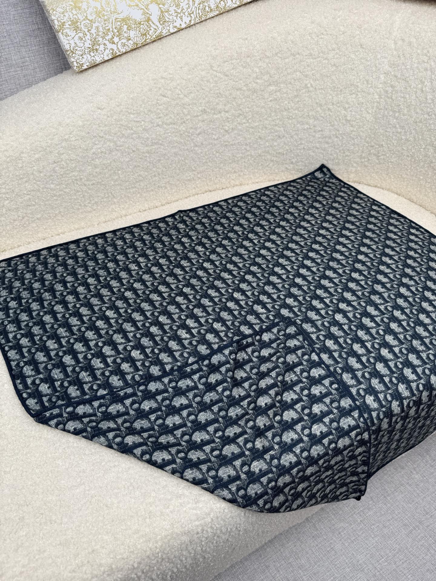 。D奥。真的敲好看‼️推荐💕顶级工艺超值‼️专柜爆款❗️立体呈现图案纹路实物档次极高，特殊工艺高端研发惊