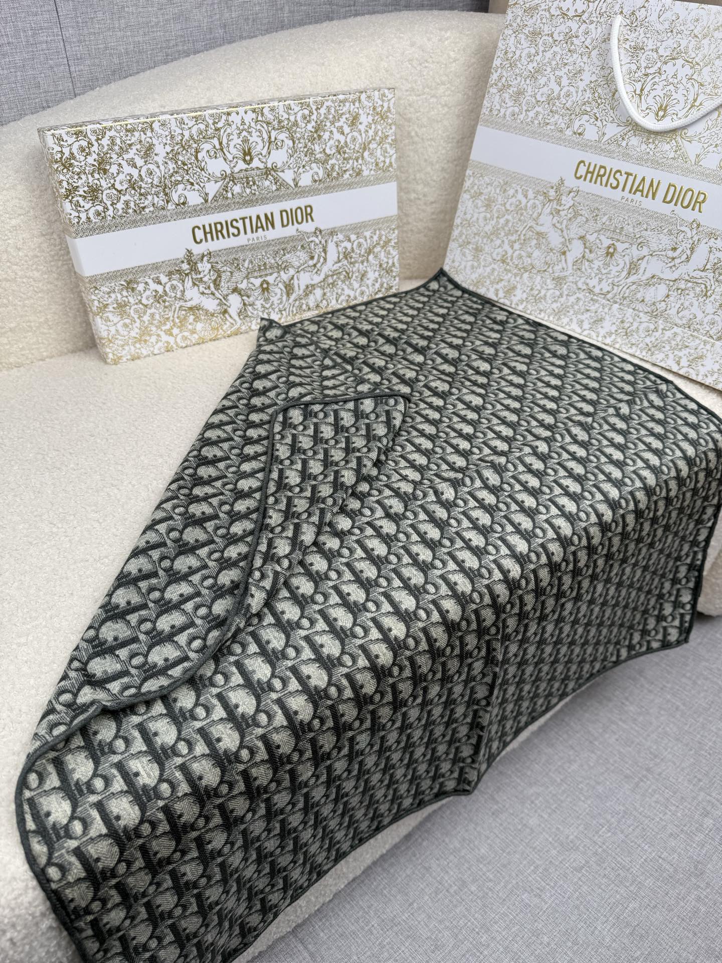 。D奥。真的敲好看‼️推荐💕顶级工艺超值‼️专柜爆款❗️立体呈现图案纹路实物档次极高，特殊工艺高端研发惊