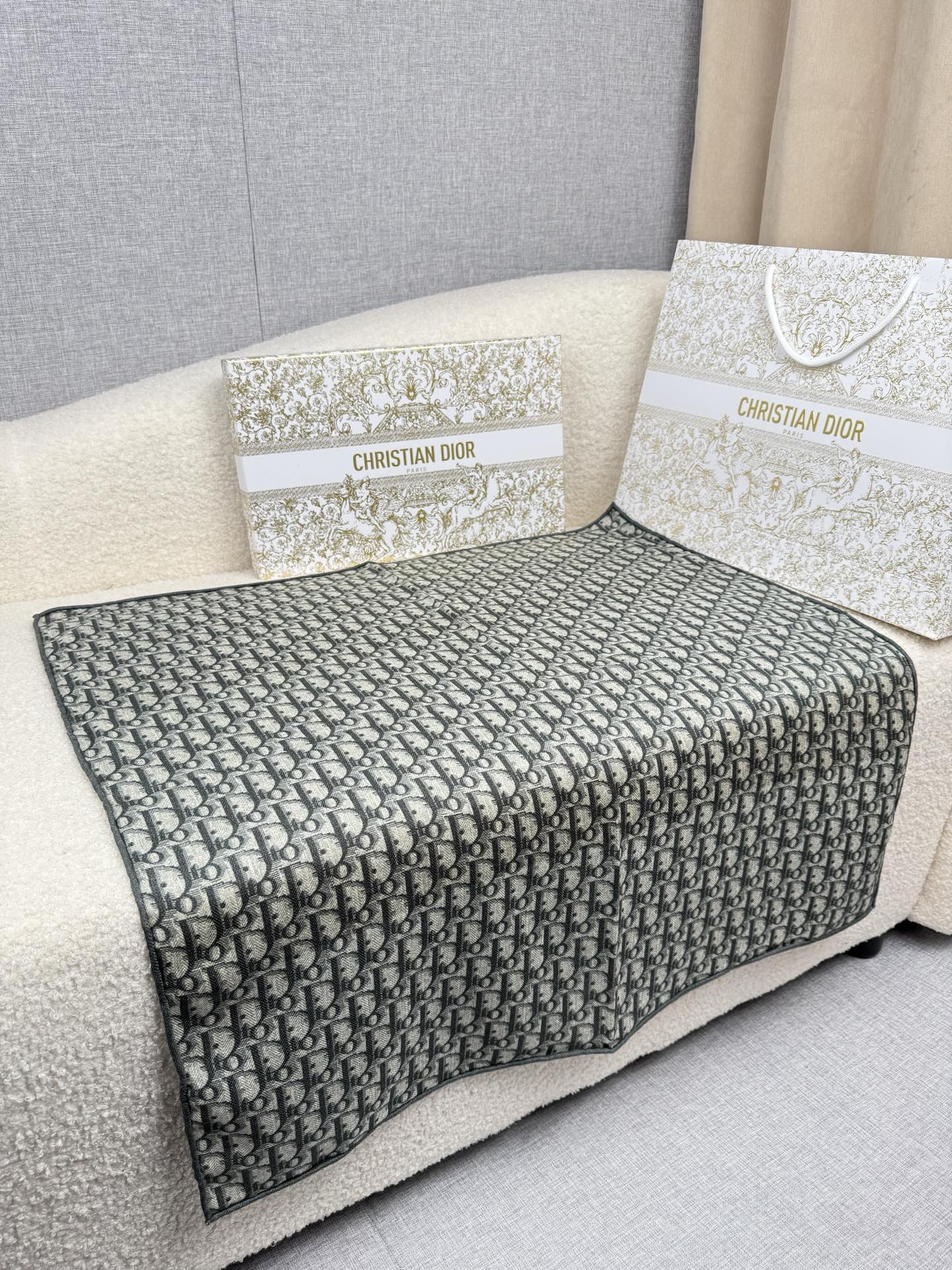 。D奥。真的敲好看‼️推荐💕顶级工艺超值‼️专柜爆款❗️立体呈现图案纹路实物档次极高，特殊工艺高端研发惊