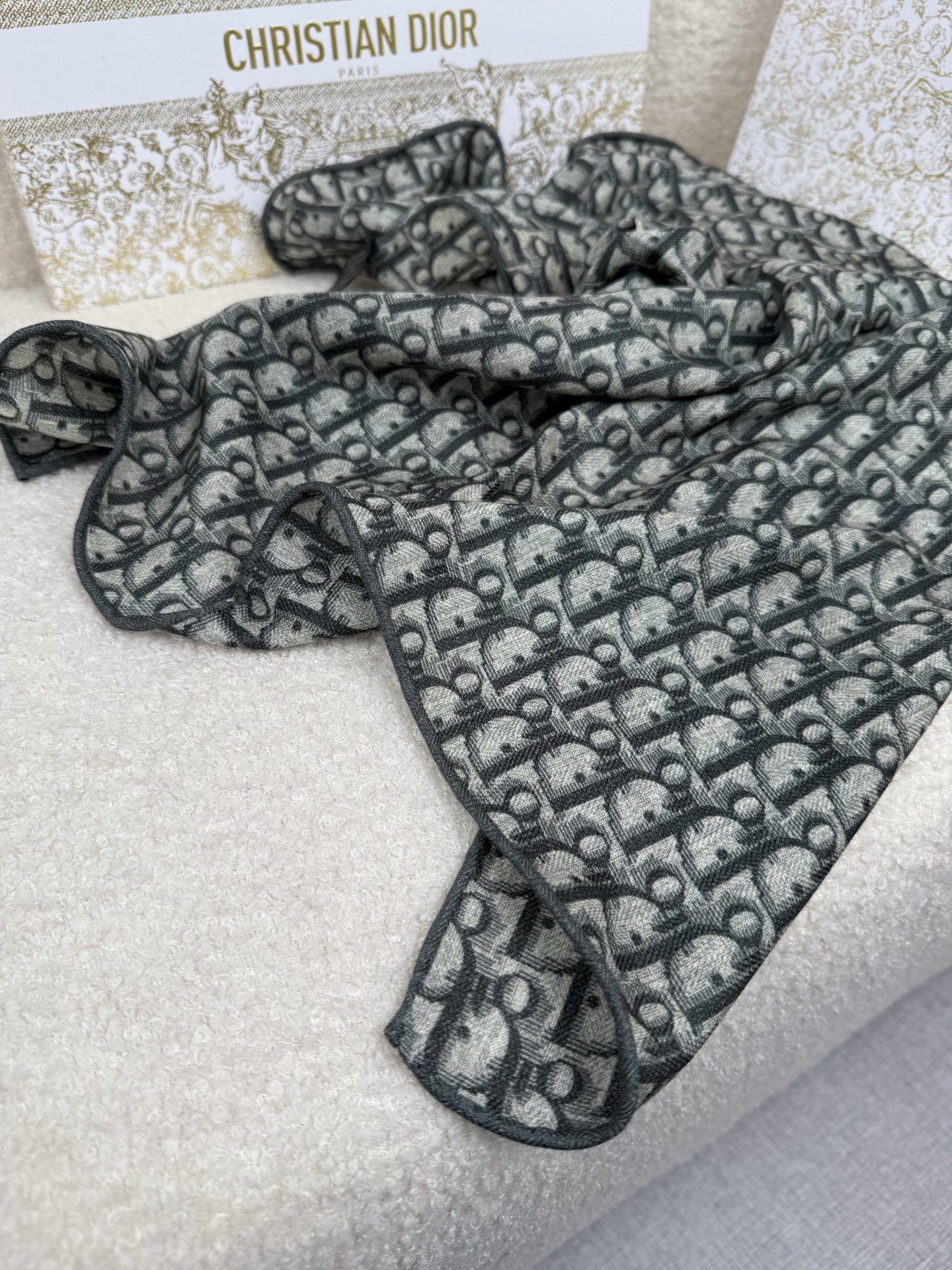 。D奥。真的敲好看‼️推荐💕顶级工艺超值‼️专柜爆款❗️立体呈现图案纹路实物档次极高，特殊工艺高端研发惊