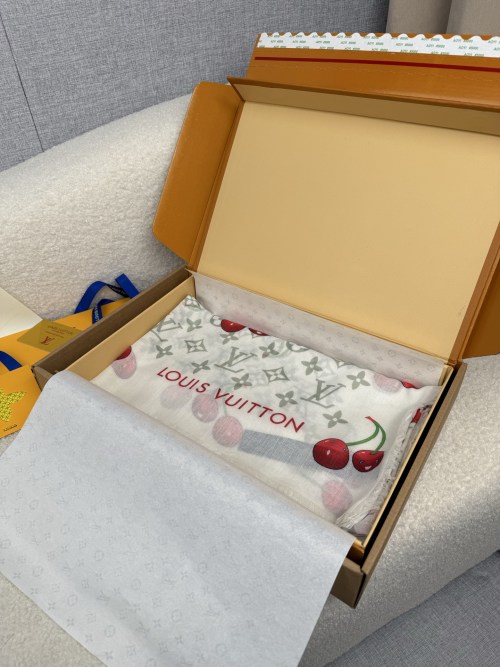 Louis Vuitton Murakami Takashi Cherry Print Cashmere Square Scarf 140cm 1 Louis Vuitton Murakami Takashi Cherry Print Cashmere Square Scarf 140cm