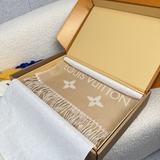 P。L家。专柜新色❗️有 Louis Vuitton字样新品!【驴家新款专柜-双面羊毛围巾】180*30cm,100%羊 P。L家。专柜新色❗️有 Louis Vuitton字样新品!【驴家新款专柜-双面羊毛围巾】180*30cm,100%羊