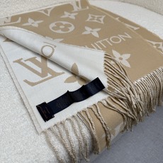 P。L家。专柜新色❗️有 Louis Vuitton字样新品!【驴家新款专柜-双面羊毛围巾】180*30cm,100%羊 P。L家。专柜新色❗️有 Louis Vuitton字样新品!【驴家新款专柜-双面羊毛围巾】180*30cm,100%羊