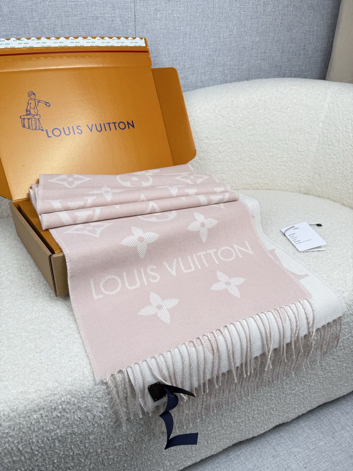 P。L家。专柜新色❗️有 Louis Vuitton字样新品!【驴家新款专柜-双面羊毛围巾】180*30cm,100%羊 P。L家。专柜新色❗️有 Louis Vuitton字样新品!【驴家新款专柜-双面羊毛围巾】180*30cm,100%羊