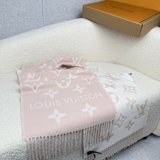 P。L家。专柜新色❗️有 Louis Vuitton字样新品!【驴家新款专柜-双面羊毛围巾】180*30cm,100%羊 P。L家。专柜新色❗️有 Louis Vuitton字样新品!【驴家新款专柜-双面羊毛围巾】180*30cm,100%羊