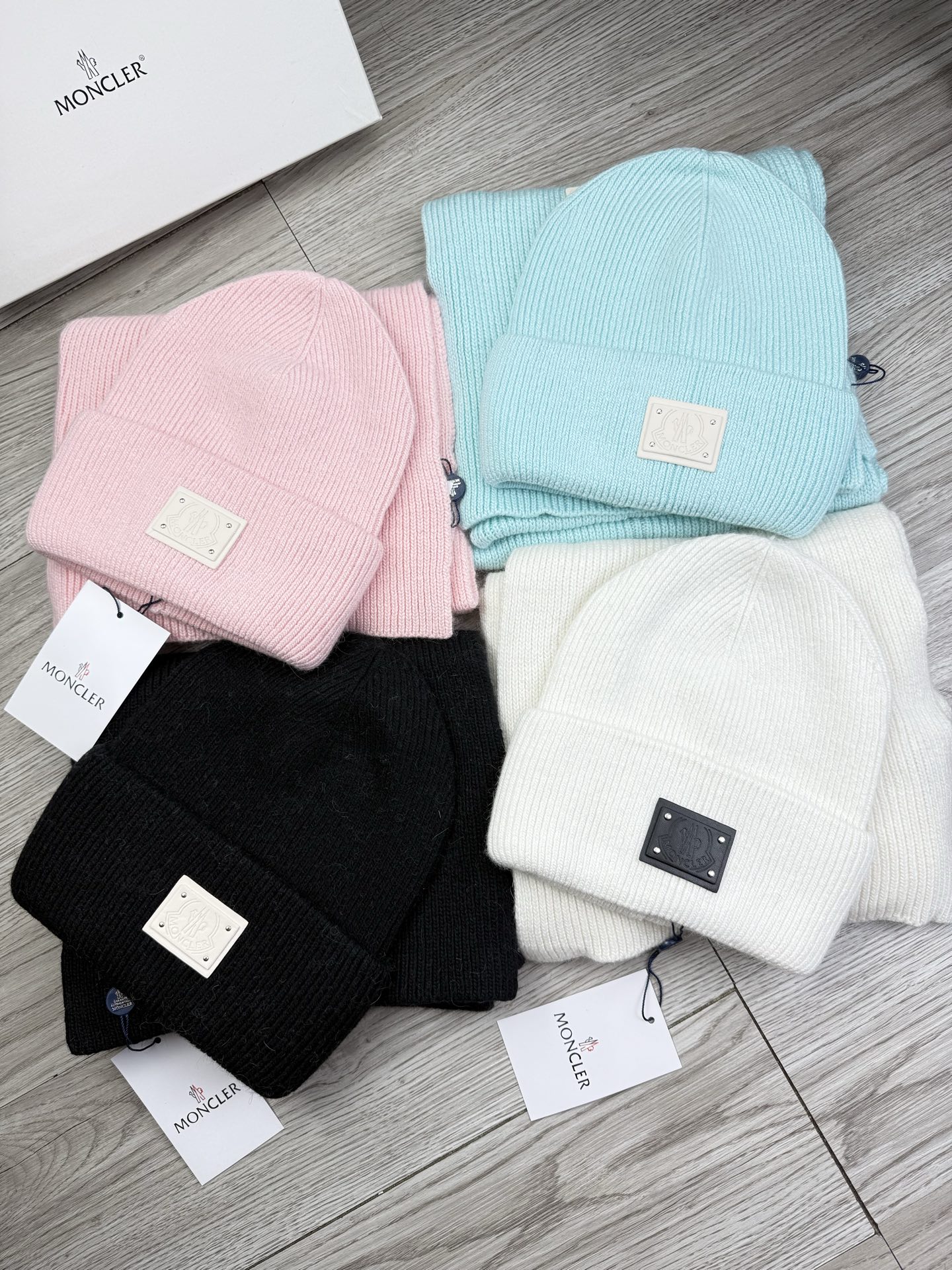 NO:948881,. Mouth covering. [Wool suit hat-hat scarf] Classic suit hat!  Composition: 70% wool and 30% rabbit fur. It’s warm and super comfortable. It’s a great tool for young ladies to reduce their age in winter. This winter, all you need is a set of hats. It’s warm and fashionable!  Unisex model! Can be made as a couple model!  Complete range of anti-counterfeiting labels and elevators!  Many styles, welcome to choose! Hats, straw hats, fisherman hats, baseball caps, hats, Moncler, espadrilles, hats19860909.蒙口.【羊毛套装帽子-帽子围巾】经典套装帽子！成分70羊毛30兔毛.暖暖哒超级舒服～冬日小姐姐减龄神器哦～这个冬天你就差这么一套套装帽子啦～又保暖又时尚！男女通用款!可以做情侣款！防伪标签吊卡齐全！多多款式,欢迎选择!帽子草帽渔夫帽棒球帽,帽子,Moncler,espadrilles,hats,hat