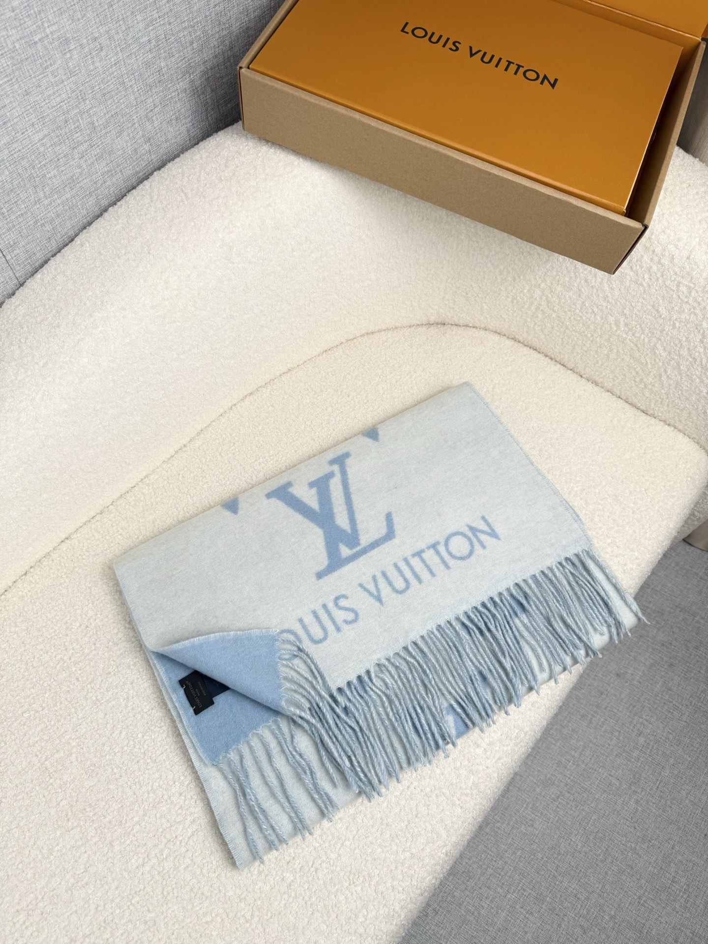 P。Louis Vuitton。【高版-湖水蓝】霍思燕同款披肩围巾两用！！驴家经典之作！欧美中东国际各大