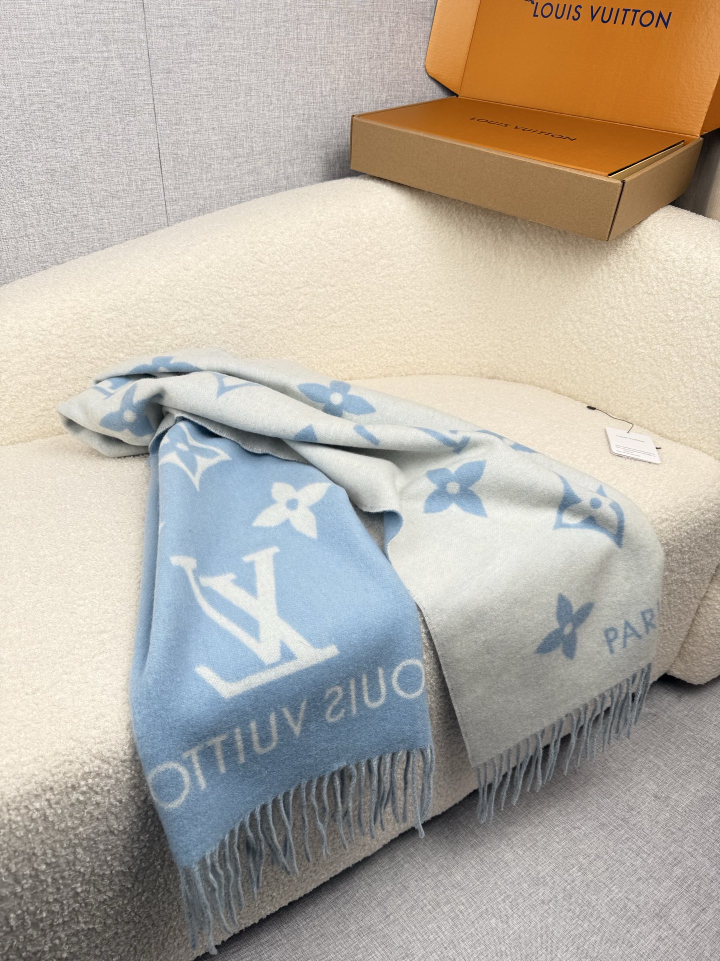 P。Louis Vuitton。【高版-湖水蓝】霍思燕同款披肩围巾两用！！驴家经典之作！欧美中东国际各大