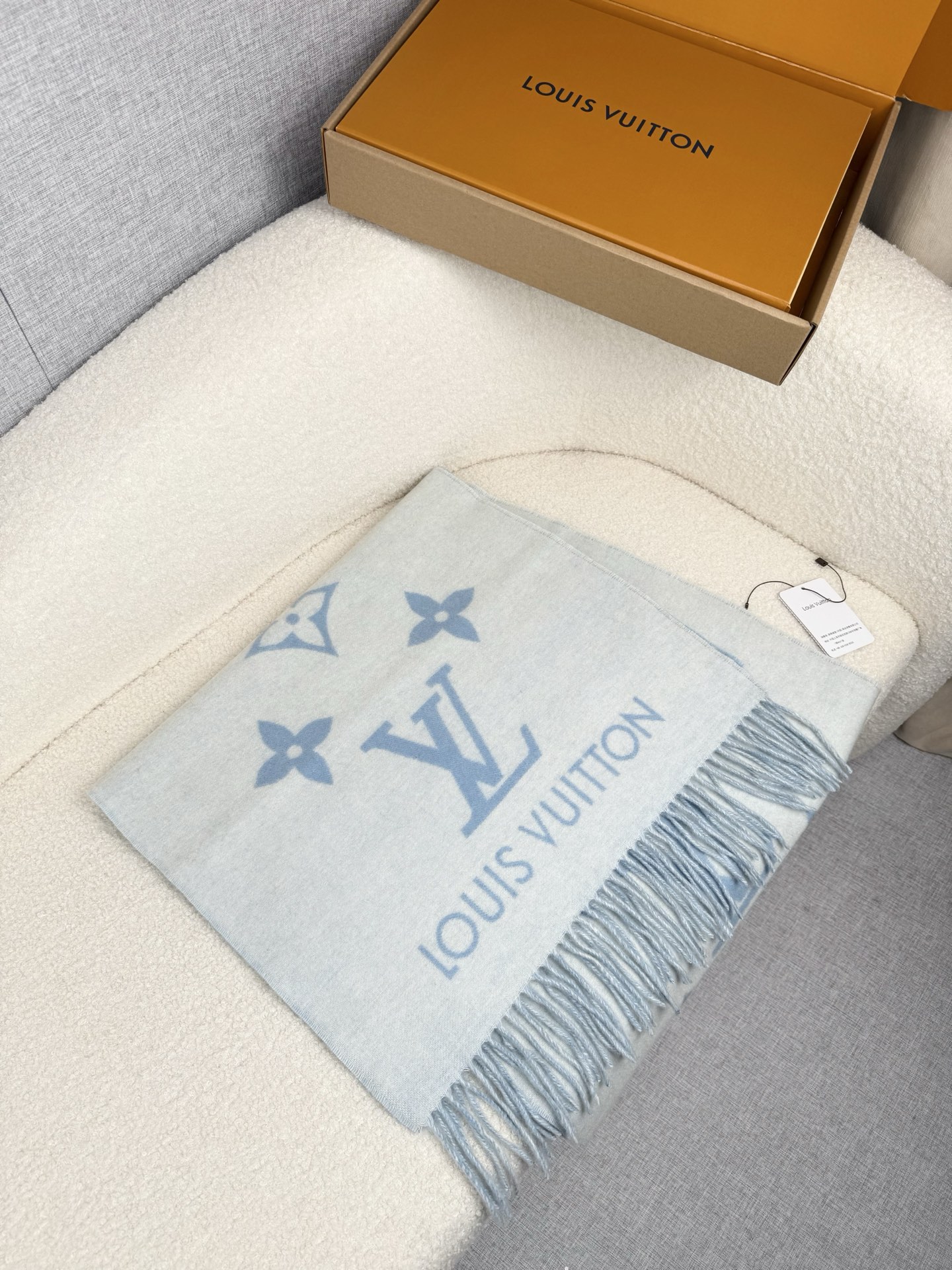 P。Louis Vuitton。【高版-湖水蓝】霍思燕同款披肩围巾两用！！驴家经典之作！欧美中东国际各大