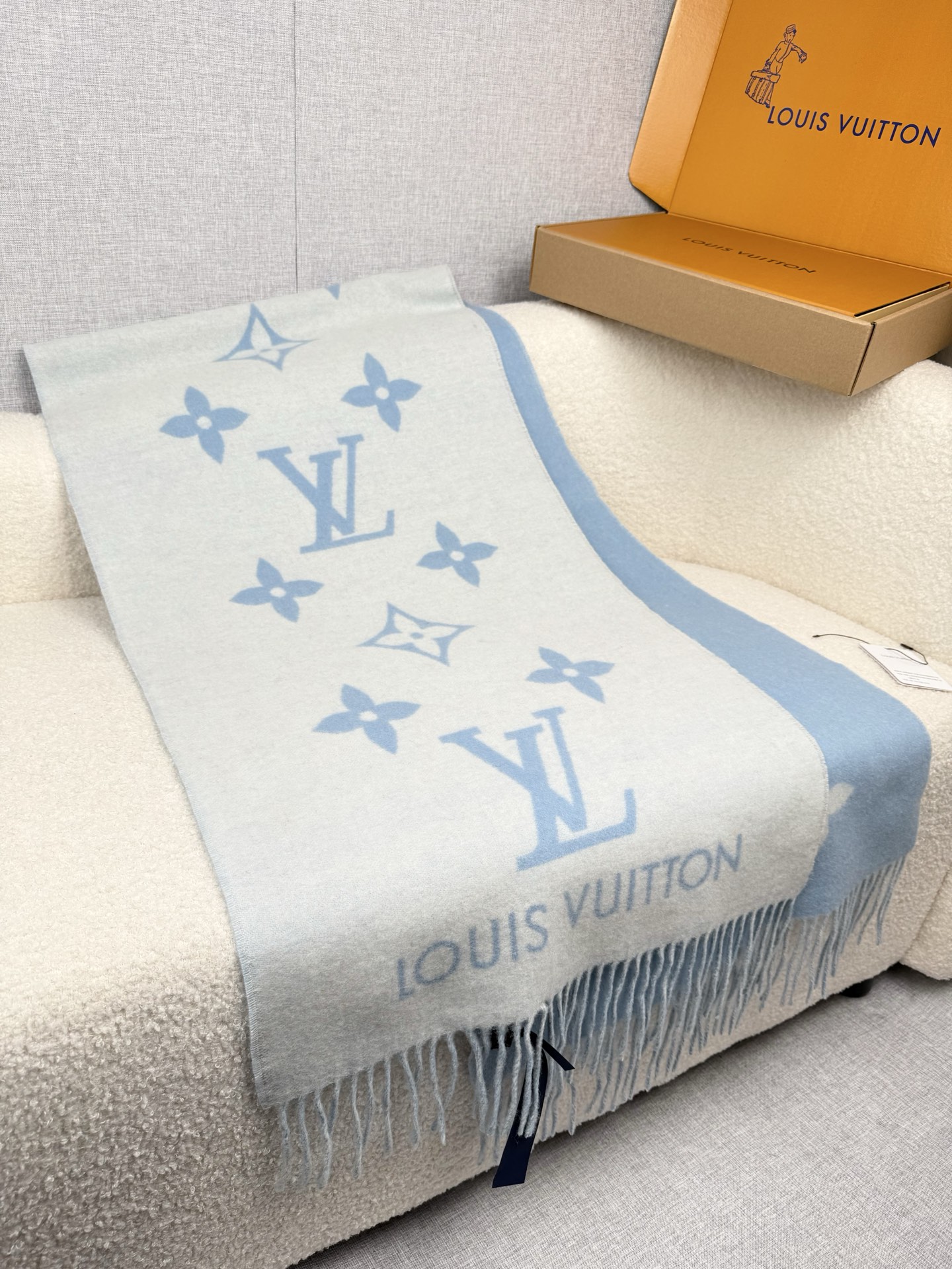 P。Louis Vuitton。【高版-湖水蓝】霍思燕同款披肩围巾两用！！驴家经典之作！欧美中东国际各大