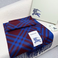 🆕 P🆕 。B家。【B斜格-流苏款】低调的奢侈感❗️极品柔美精英高手级别的时髦感围巾❗️这款Burberry羊绒羊毛混纺 🆕 P🆕 。B家。【B斜格-流苏款】低调的奢侈感❗️极品柔美精英高手级别的时髦感围巾❗️这款Burberry羊绒羊毛混纺