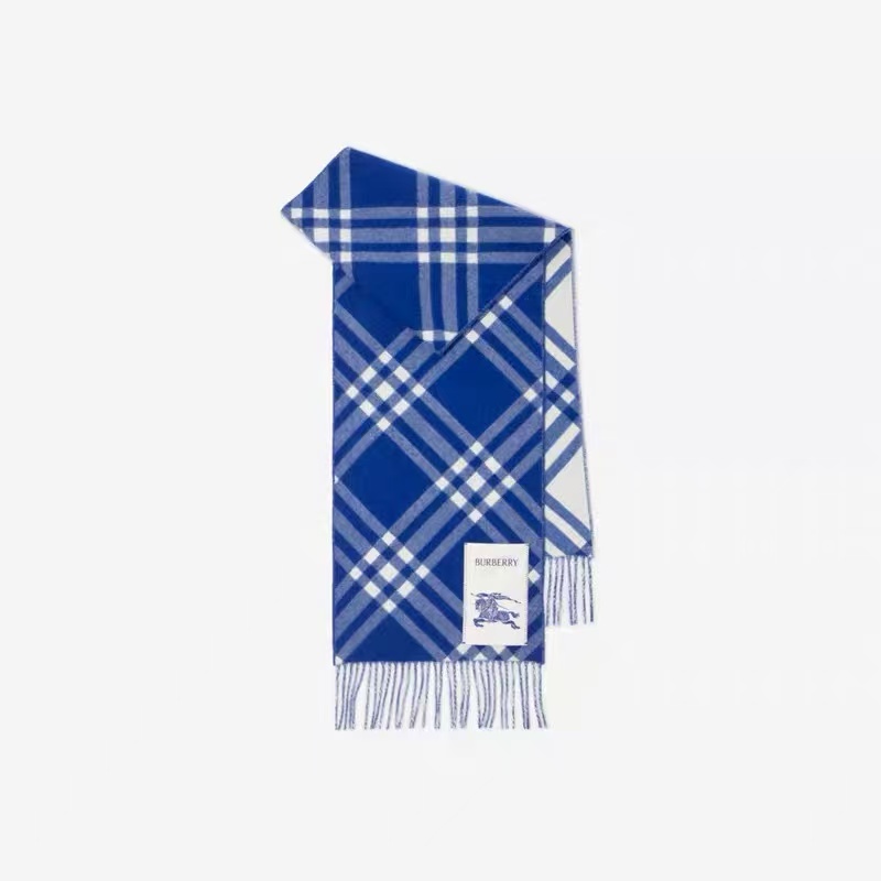 Burberry 柔美精英高手级别的 感围巾 这款Burberry羊绒羊毛混纺围巾 越看越爱 越看越